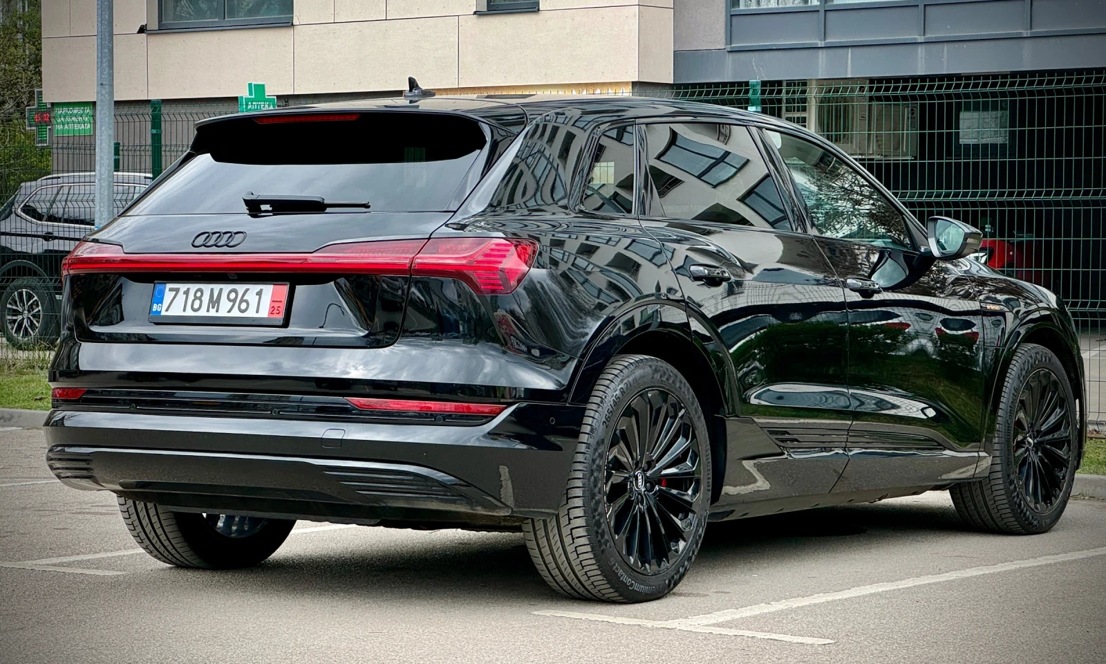 Audi E-Tron 55 S-line / Black Edition / 95kw - изображение 6