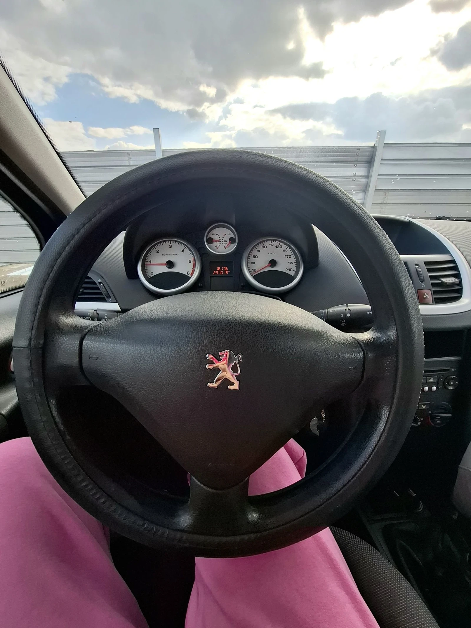 Peugeot 207 1.4 HDI - изображение 7