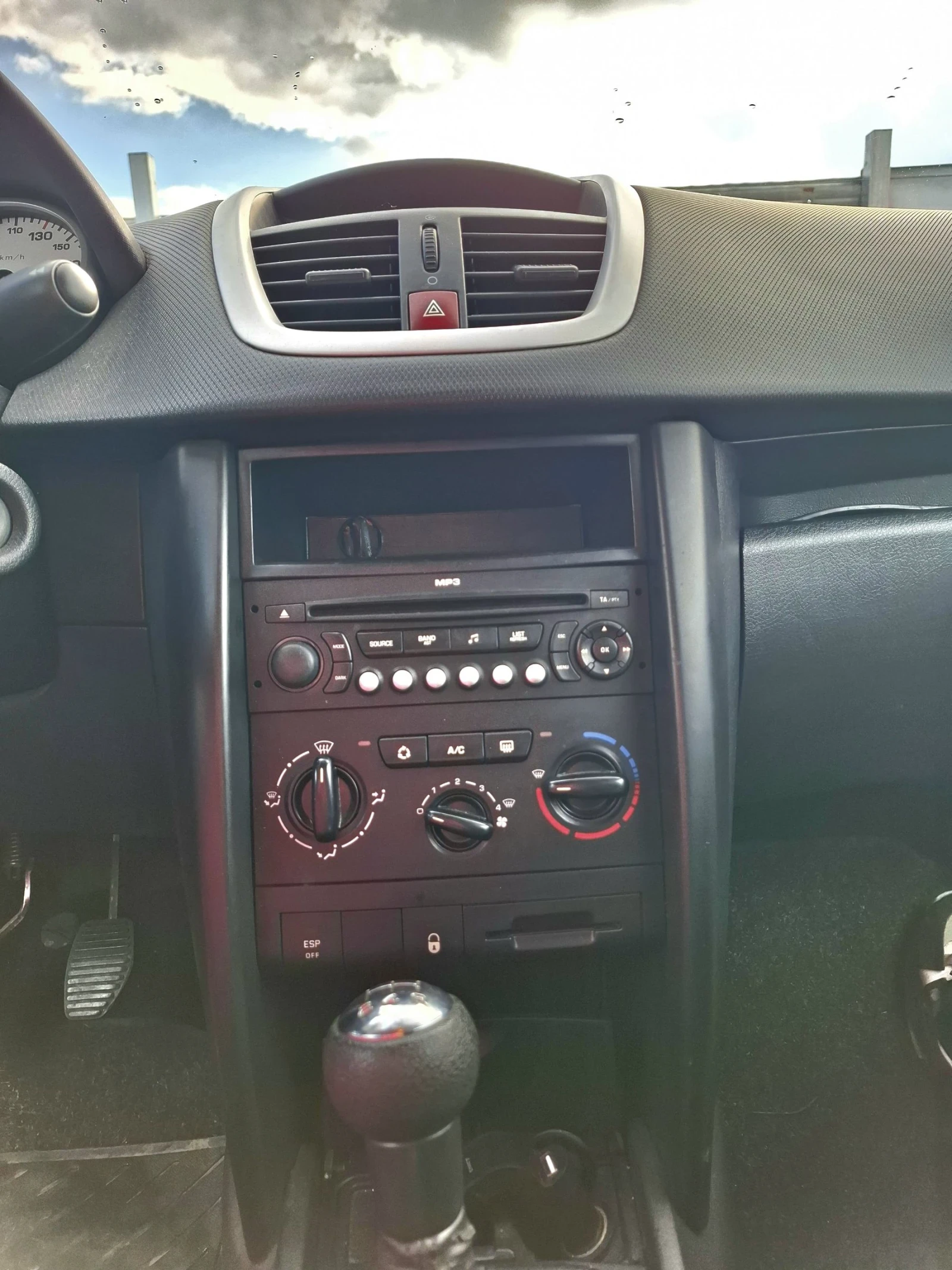 Peugeot 207 1.4 HDI - изображение 8