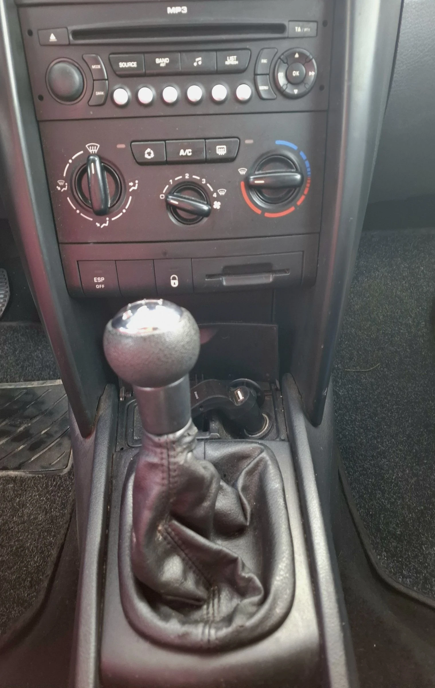 Peugeot 207 1.4 HDI - изображение 9