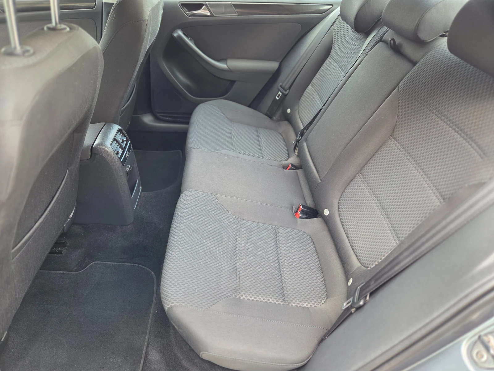 VW Jetta 1.6TDI DSG ANDROID - изображение 6