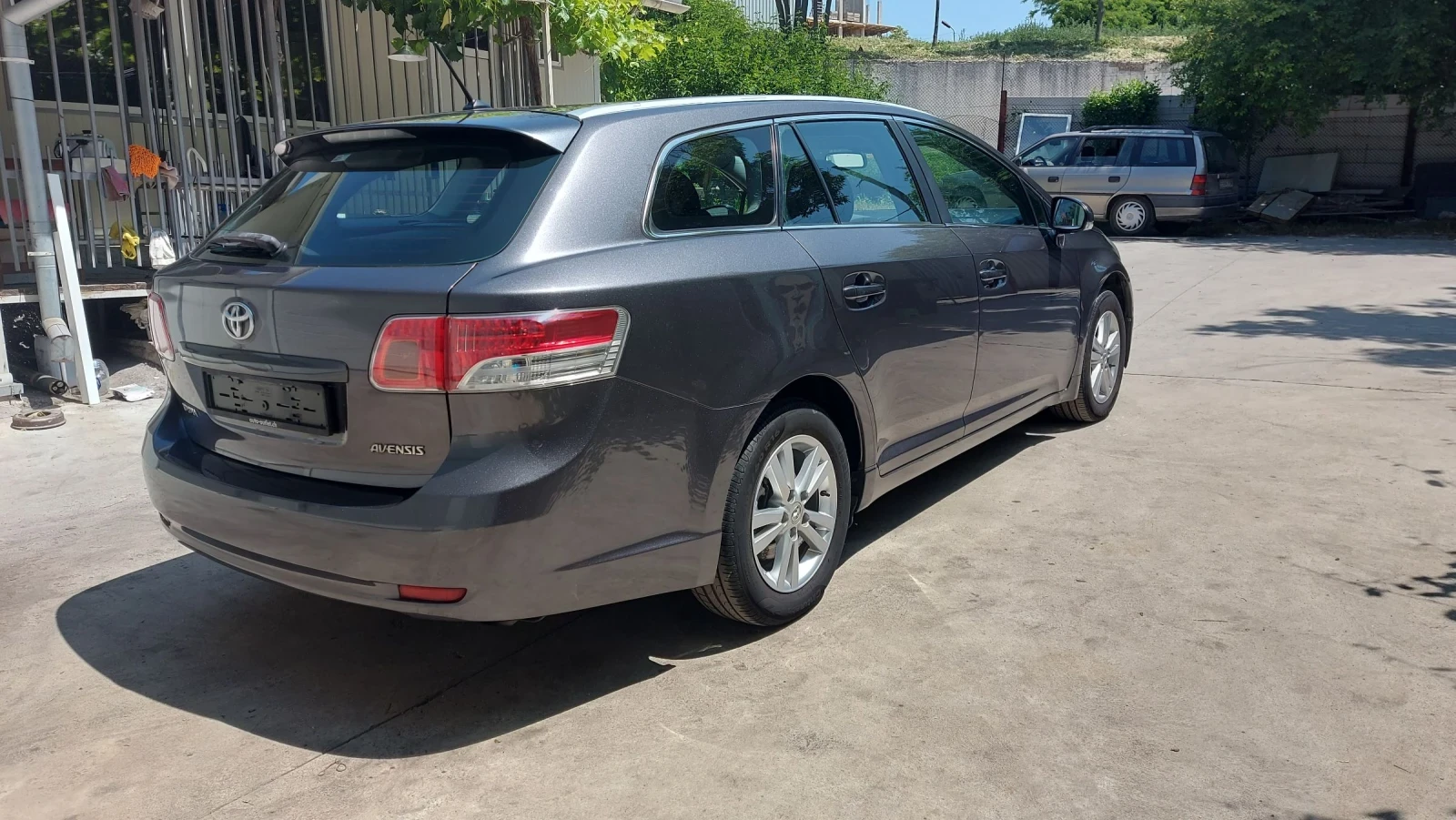 Toyota Avensis Автоматик - изображение 5