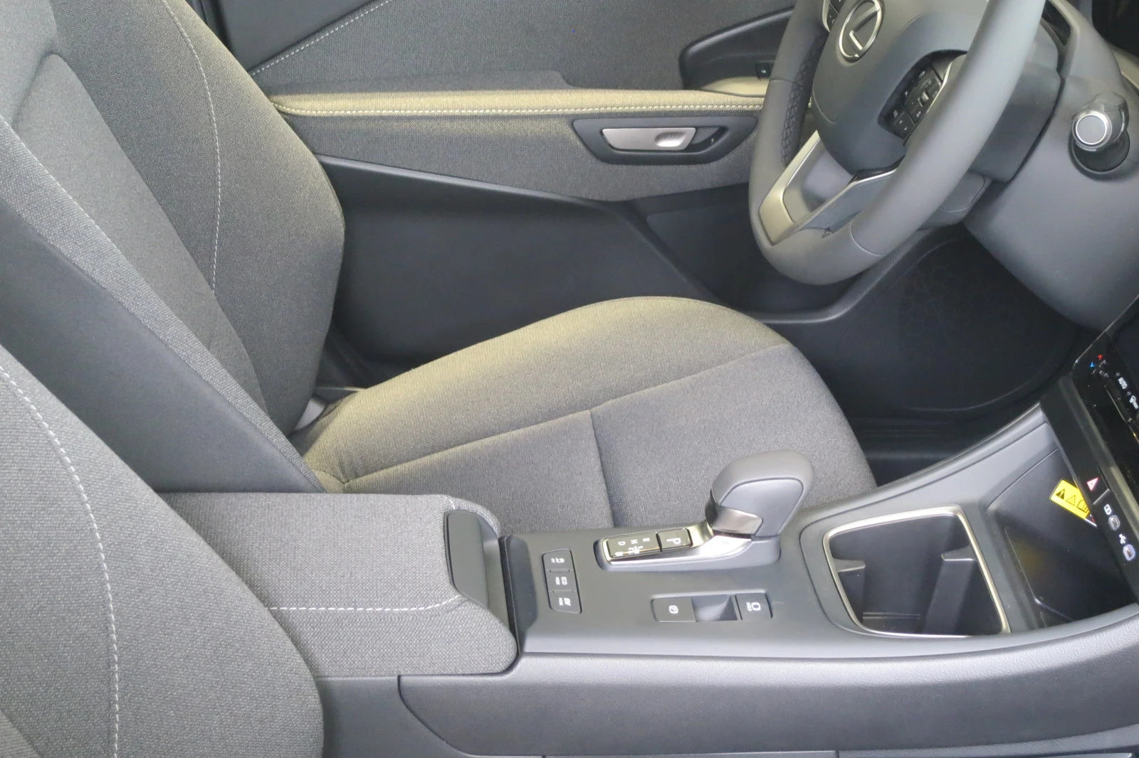 Lexus LBX 0km НОВ от 379 лв./мес. 10 Г.ГАРАНЦИЯ - изображение 8