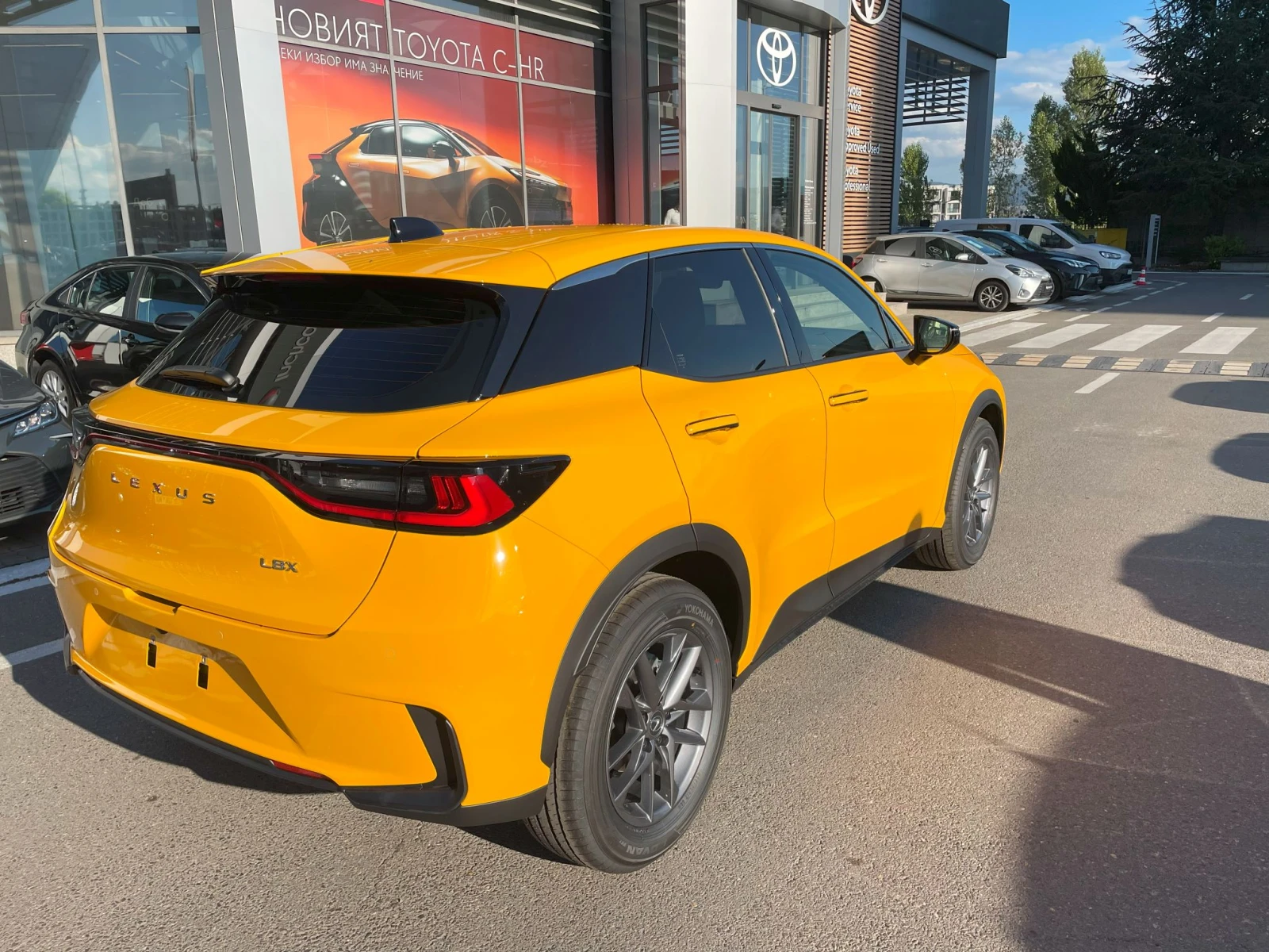 Lexus LBX 0km НОВ от 379 лв./мес. 10 Г.ГАРАНЦИЯ - изображение 4
