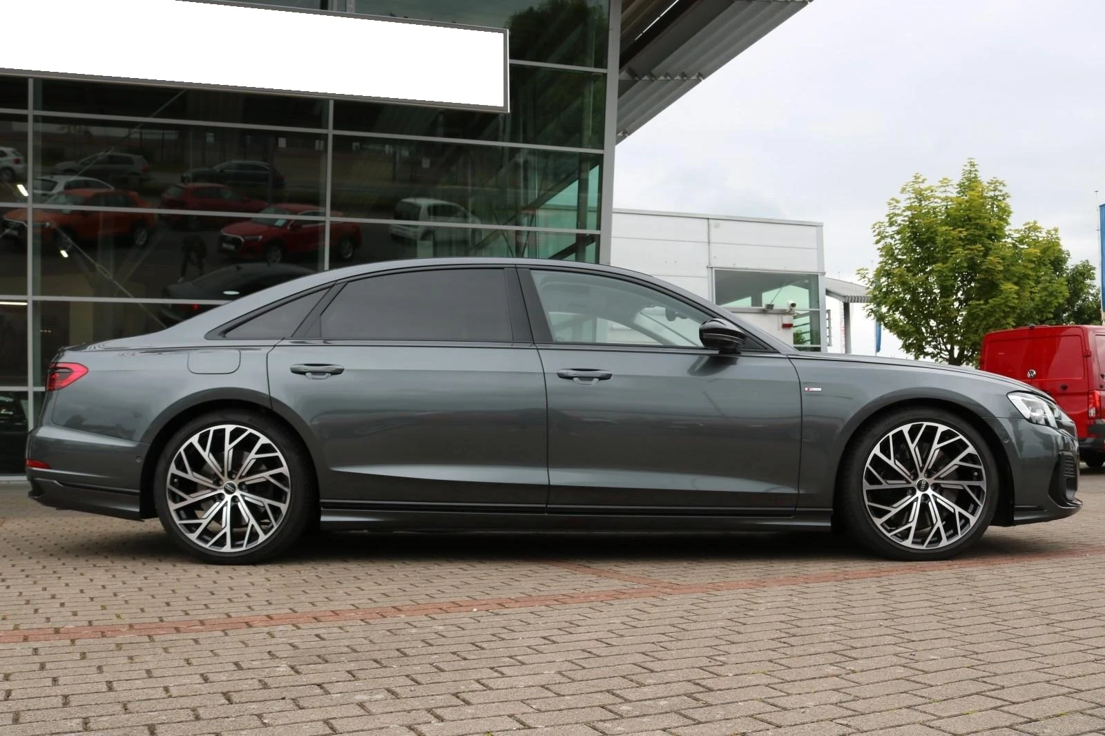 Audi A8 60 TFSI LONG S-LINE B&O TV MATRIX DESIGN-SELECTION - изображение 4