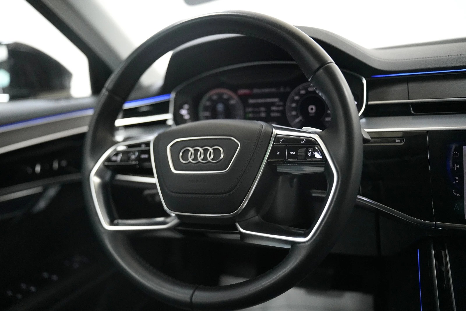 Audi A8 60 TFSI e-tron Quattro - изображение 10
