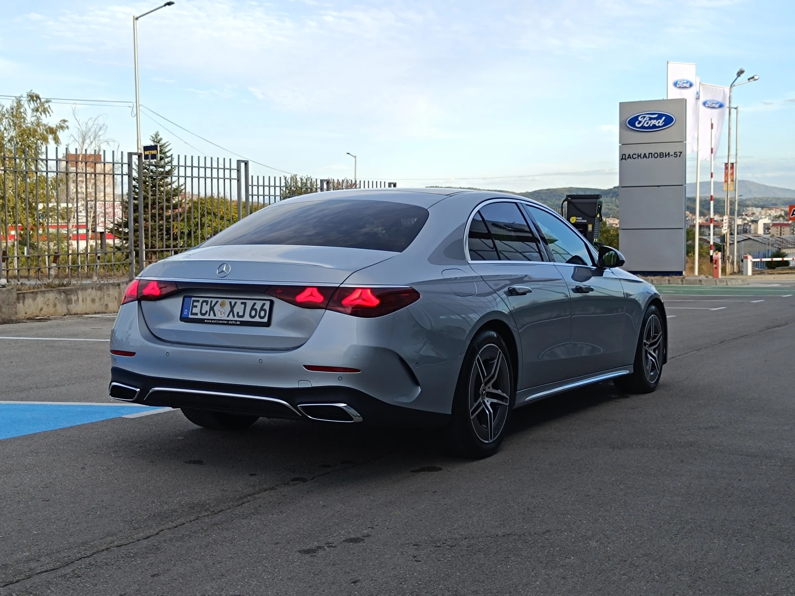 Mercedes-Benz E 220 d | 4 Matic | AMG | В гаранция - изображение 4