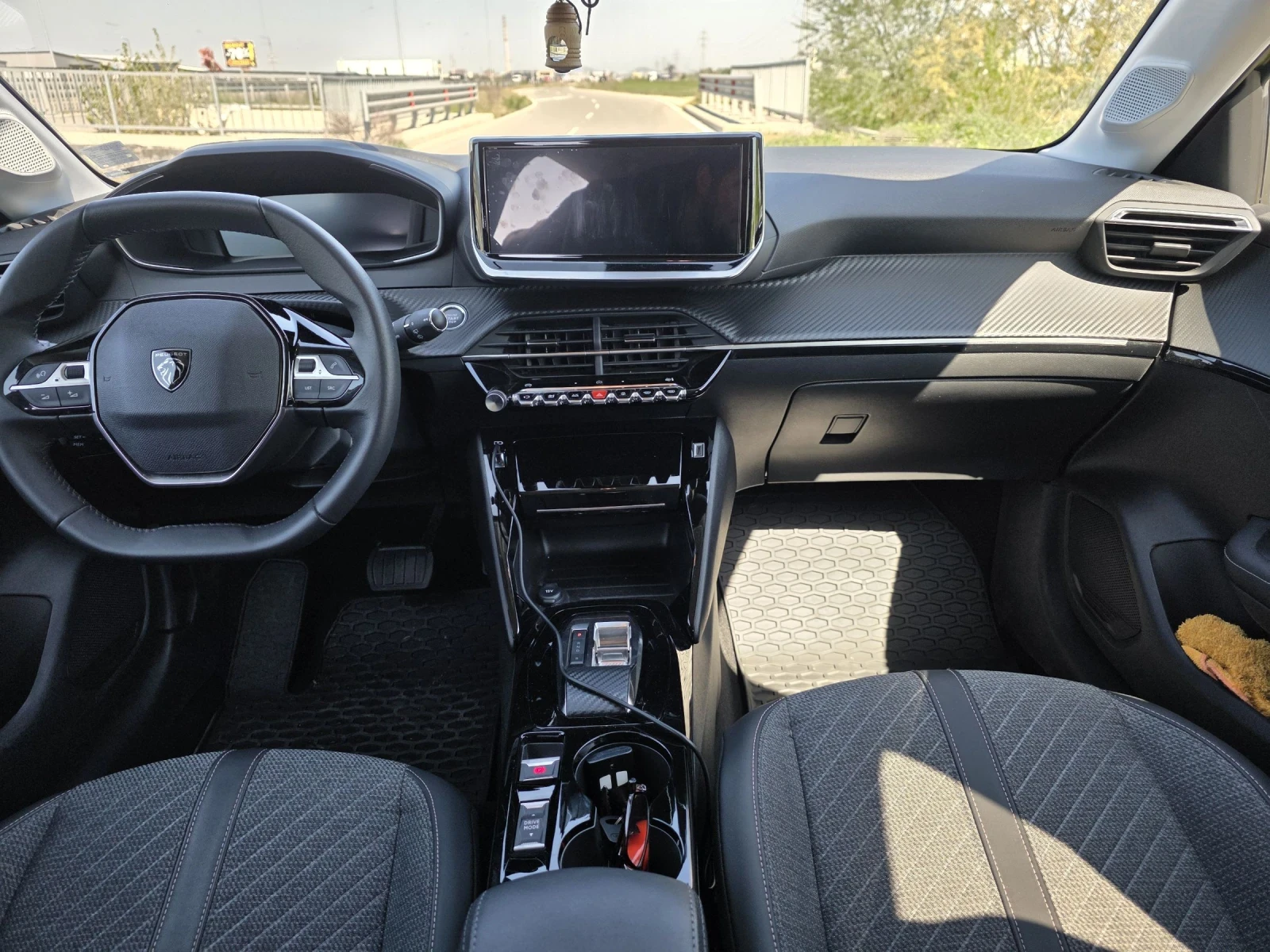 Peugeot 208 e-208 Allure, снимка 8 - Автомобили и джипове - 54347897