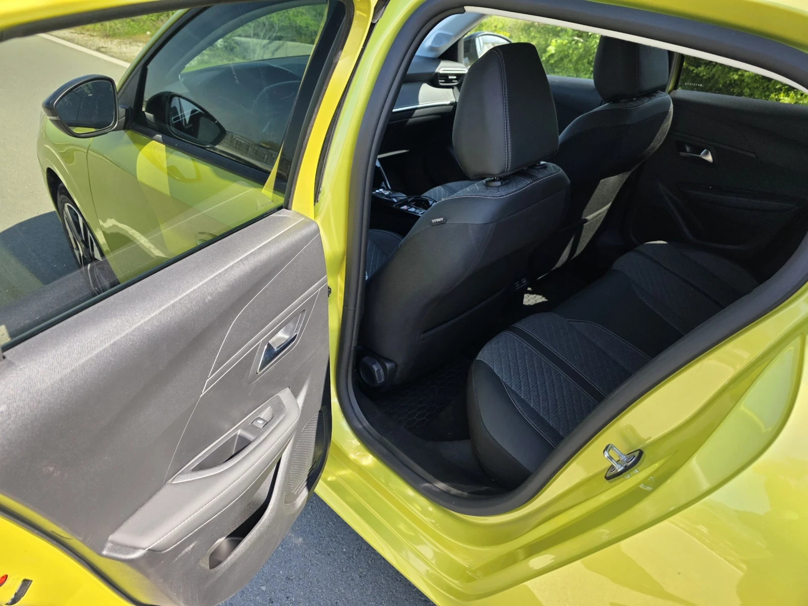 Peugeot 208 e-208 Allure, снимка 11 - Автомобили и джипове - 54347897