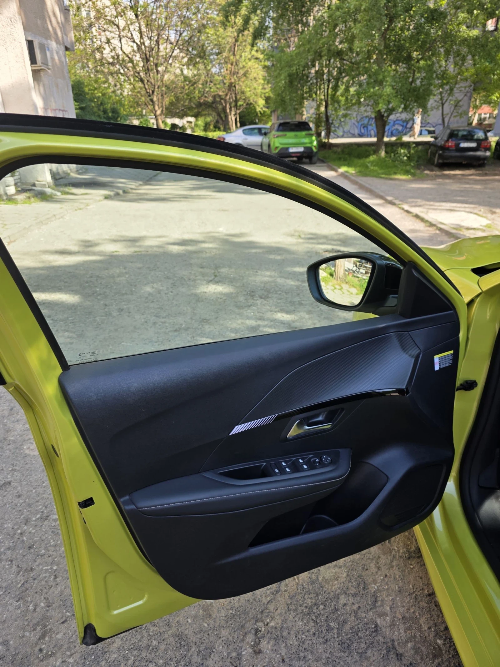 Peugeot 208 e-208 Allure, снимка 7 - Автомобили и джипове - 54347897