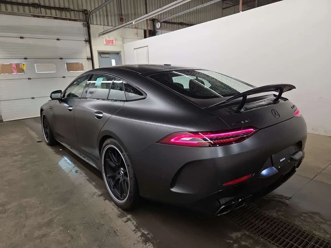 Mercedes-Benz AMG GT * 63 * CARFAX * АВТОКРЕДИТ БЕЗ ПЪРВОНАЧАЛНА ВНОСКА, снимка 5 - Автомобили и джипове - 54771192