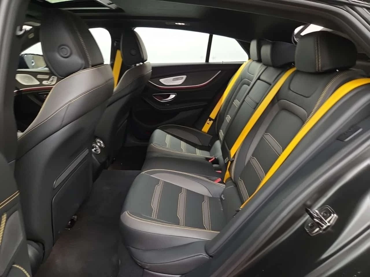 Mercedes-Benz AMG GT * 63 * CARFAX * АВТОКРЕДИТ БЕЗ ПЪРВОНАЧАЛНА ВНОСКА, снимка 13 - Автомобили и джипове - 54771192
