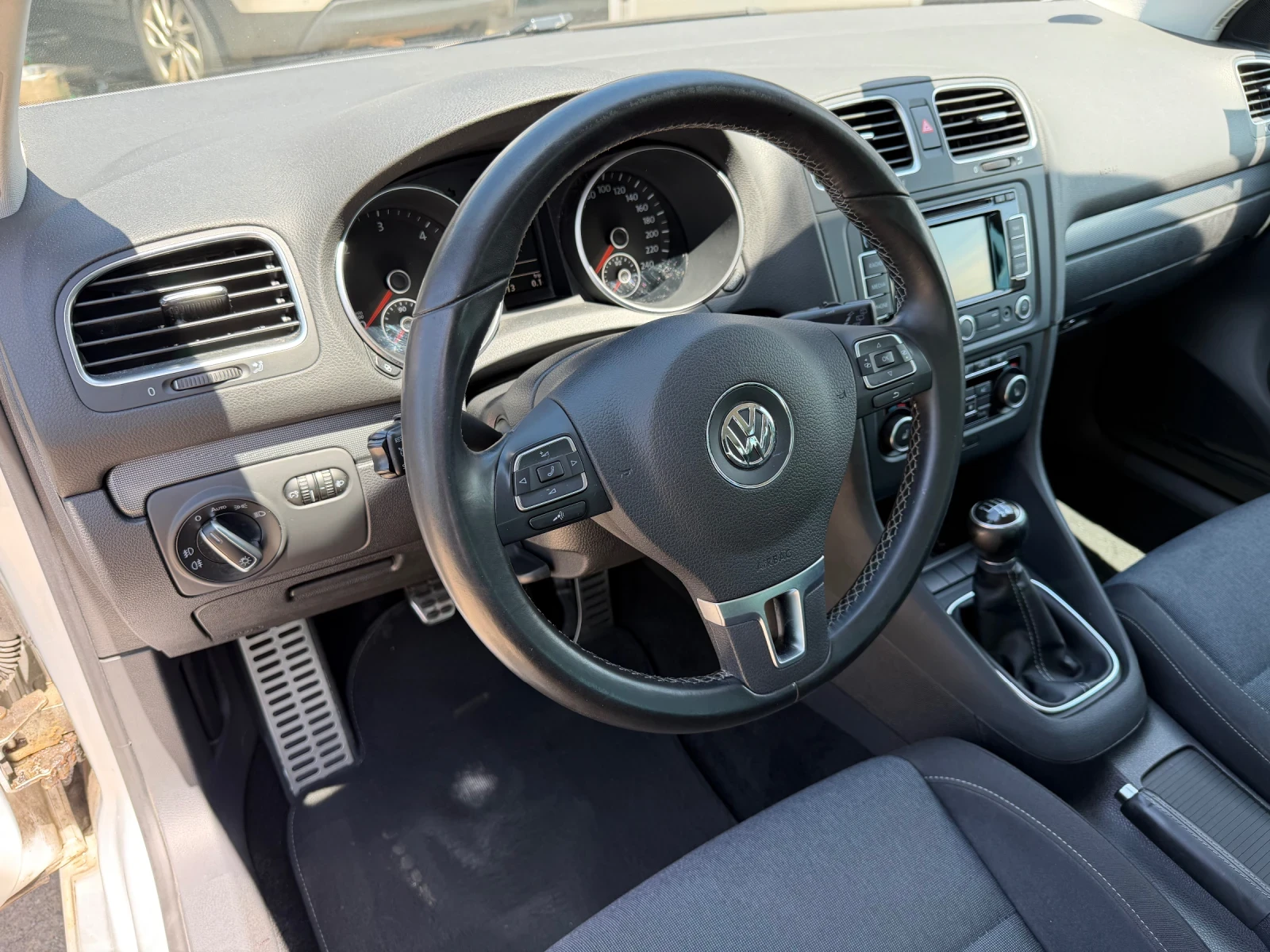 VW Golf 1.6tdi Навигация!!!, снимка 12 - Автомобили и джипове - 54778238