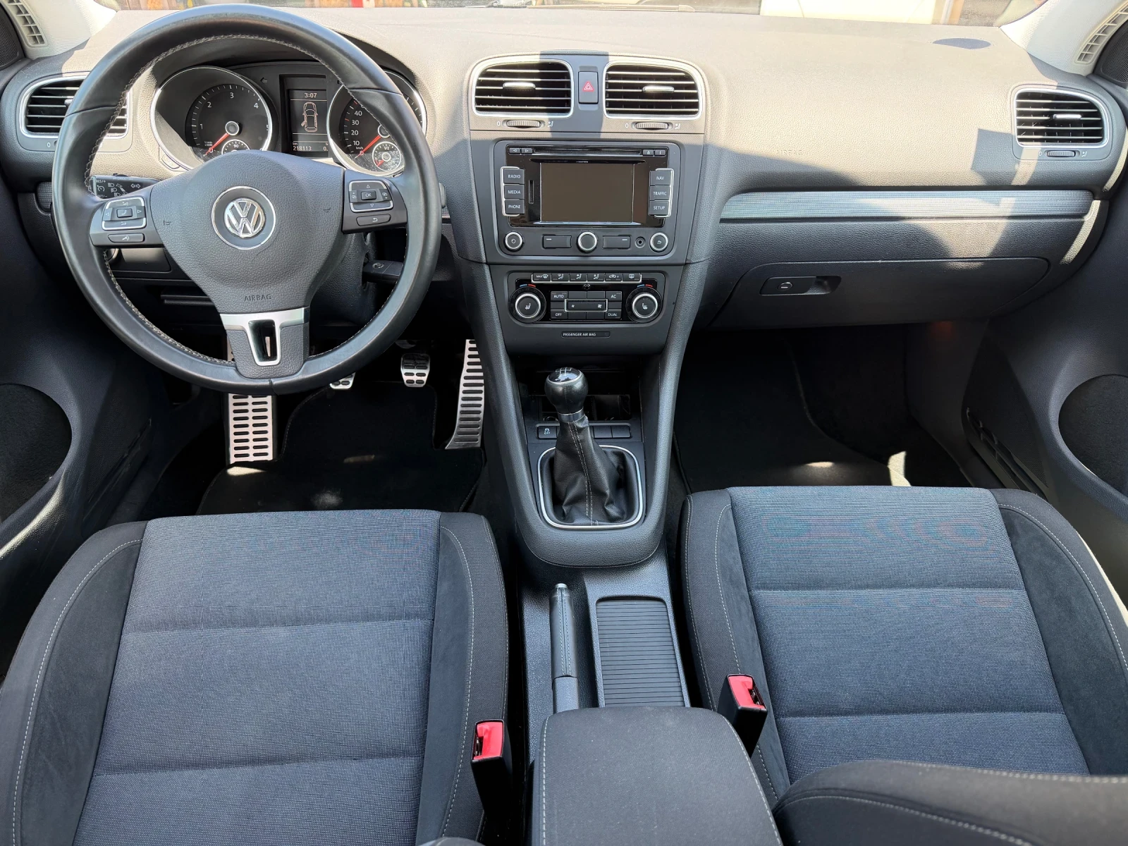 VW Golf 1.6tdi Навигация!!!, снимка 9 - Автомобили и джипове - 54778238
