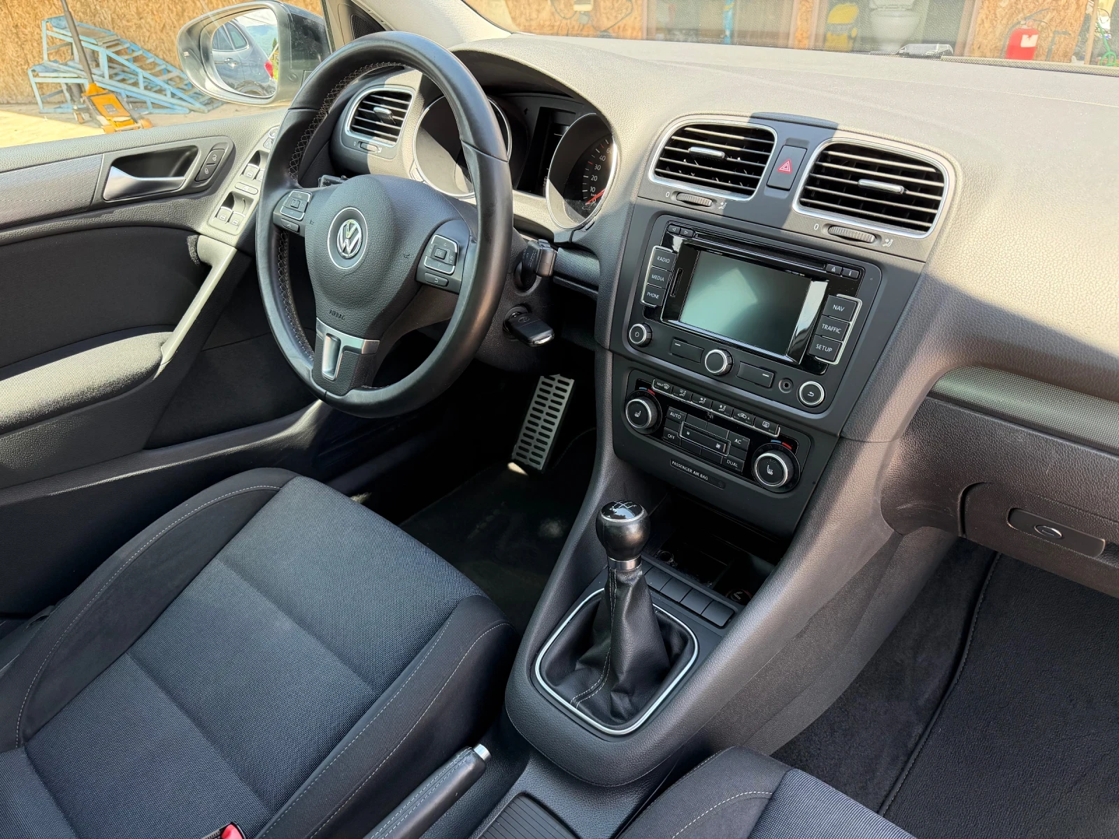VW Golf 1.6tdi Навигация!!!, снимка 13 - Автомобили и джипове - 54778238