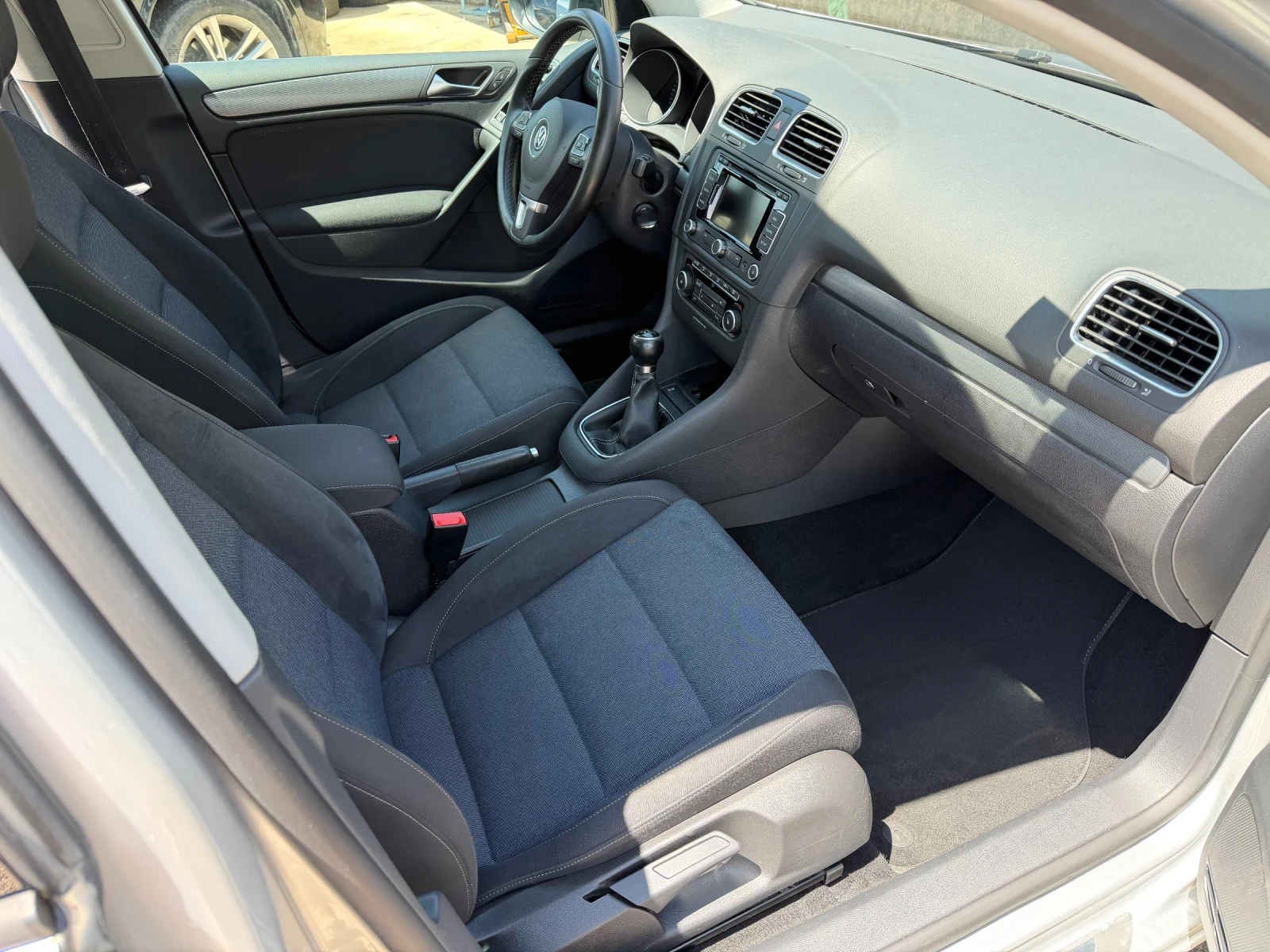 VW Golf 1.6tdi Навигация!!!, снимка 11 - Автомобили и джипове - 54778238