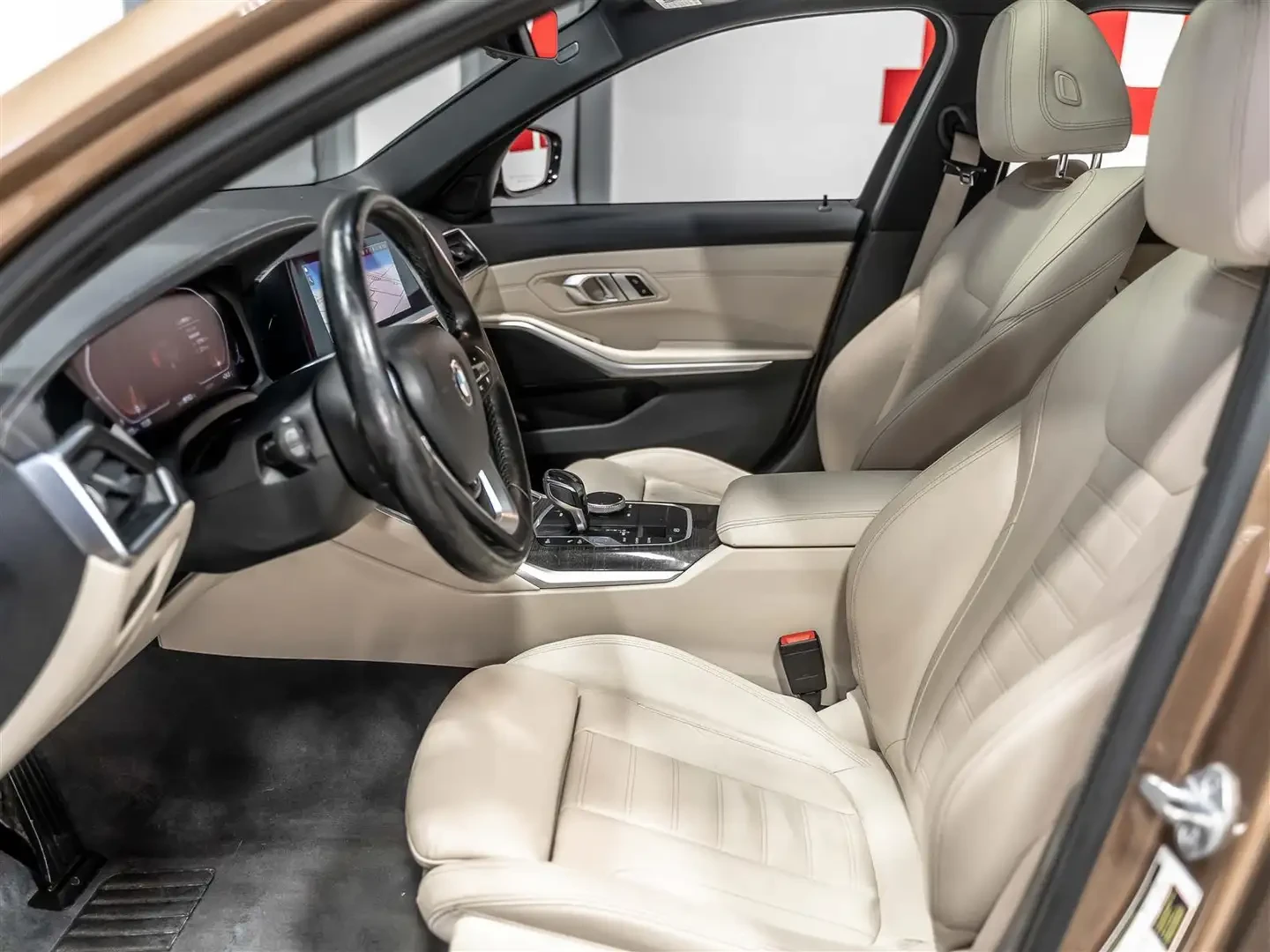 BMW 330 xDrive, снимка 7 - Автомобили и джипове - 54946164