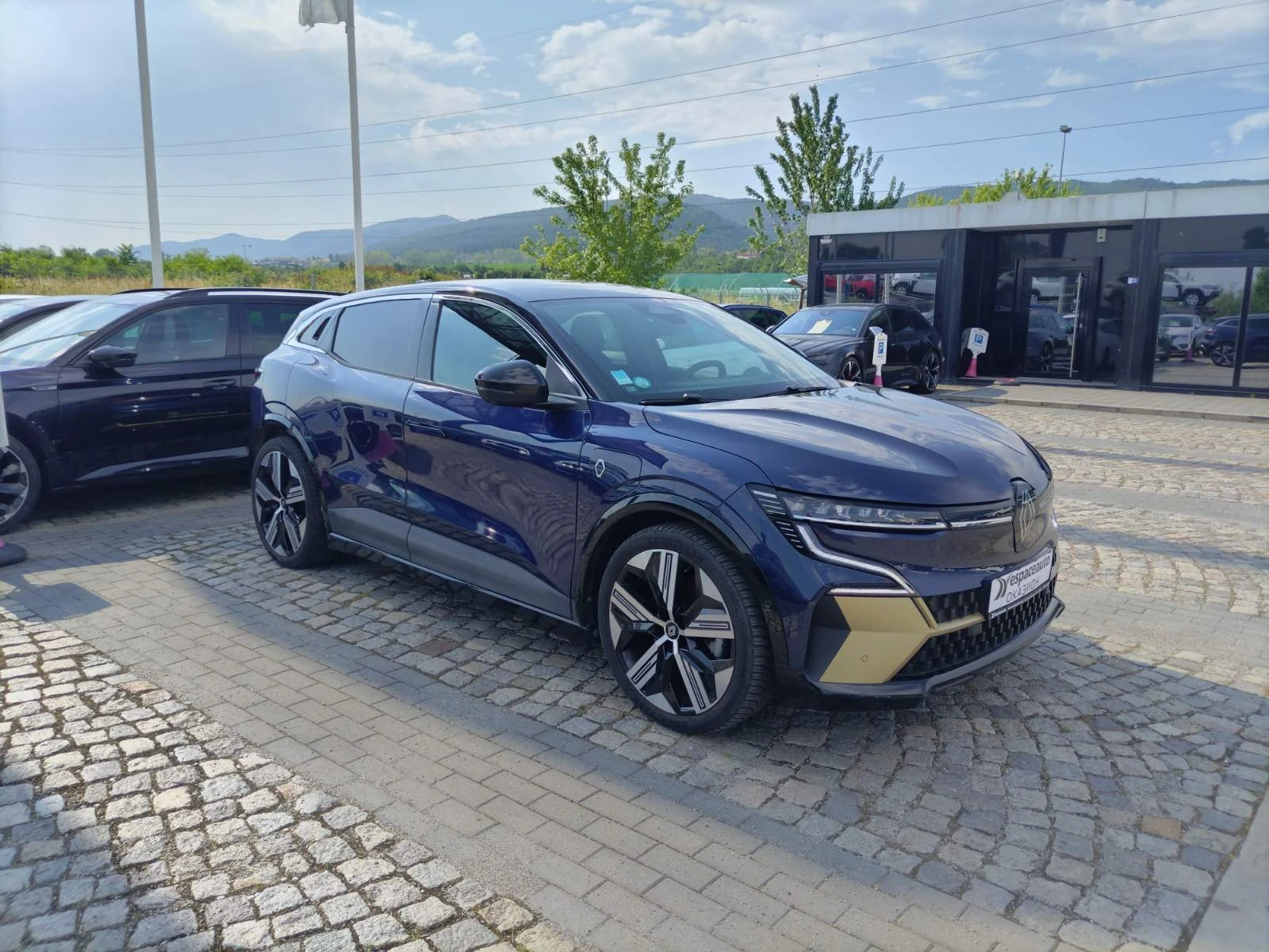 Renault Megane E-Tech/60kWh/220 к.с. /optimum charge/ICONIC, снимка 3 - Автомобили и джипове - 55129040