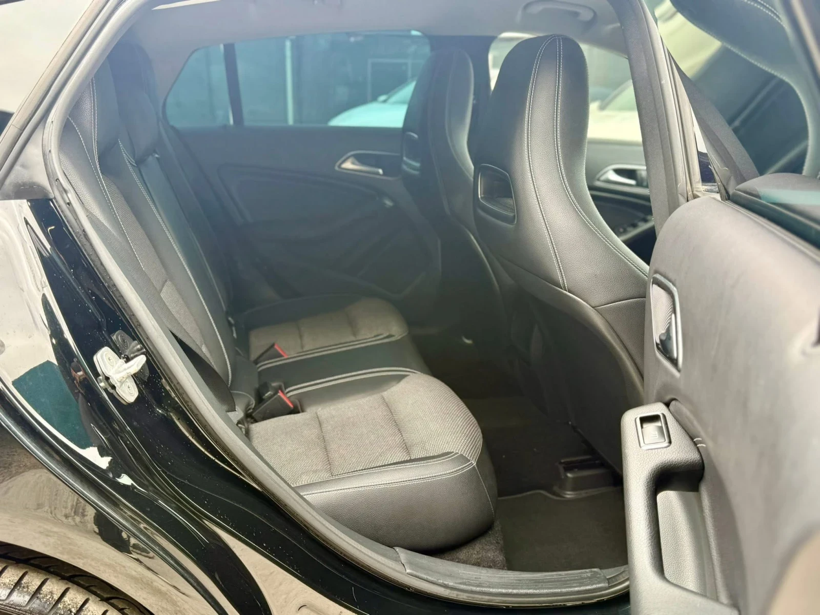 Mercedes-Benz CLA 200 Shooting Brake Sport   Black Edition, снимка 15 - Автомобили и джипове - 55401844