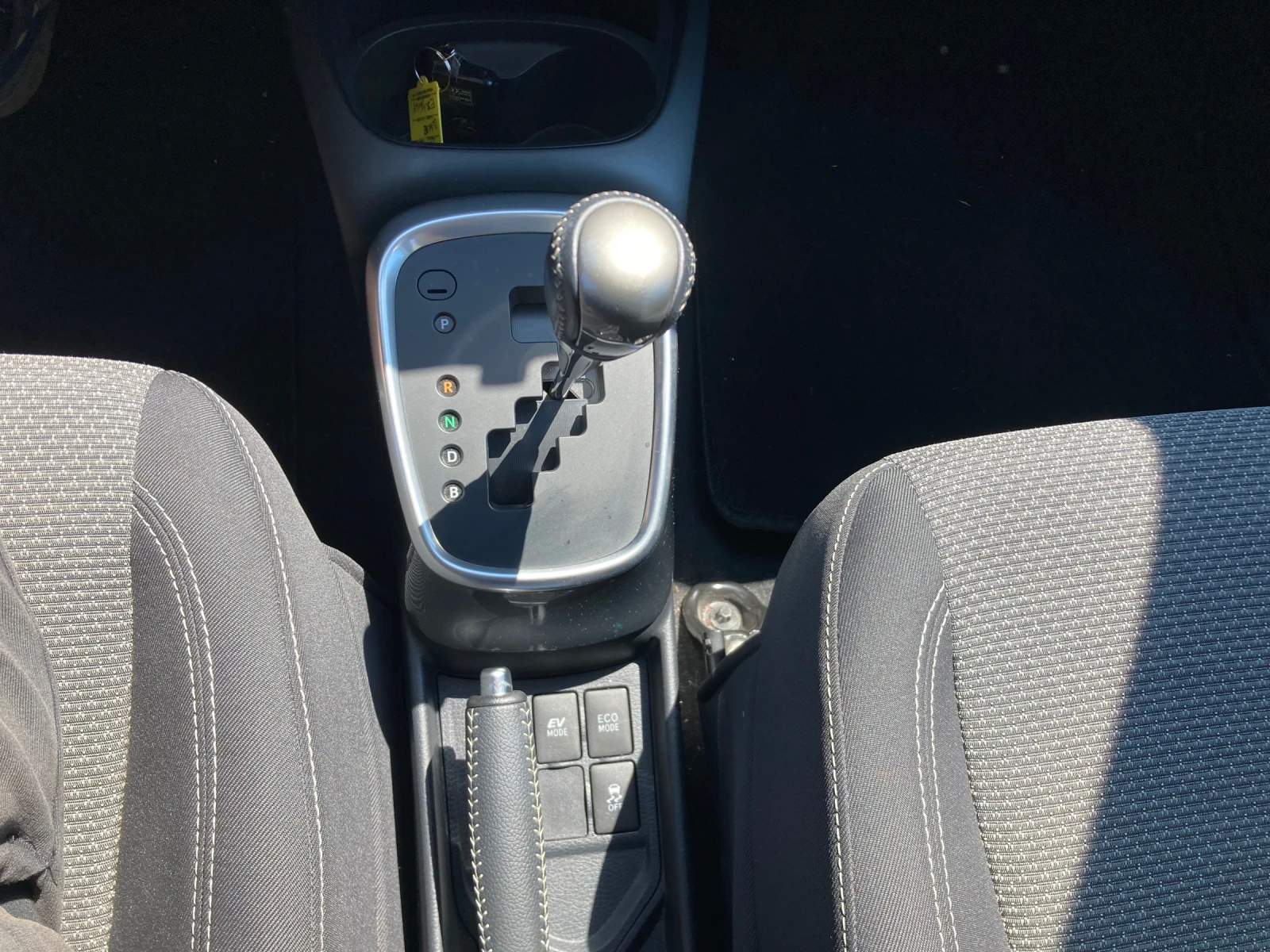 Toyota Yaris 1.5 Hibrid 115000km Evro 6, снимка 13 - Автомобили и джипове - 55543199