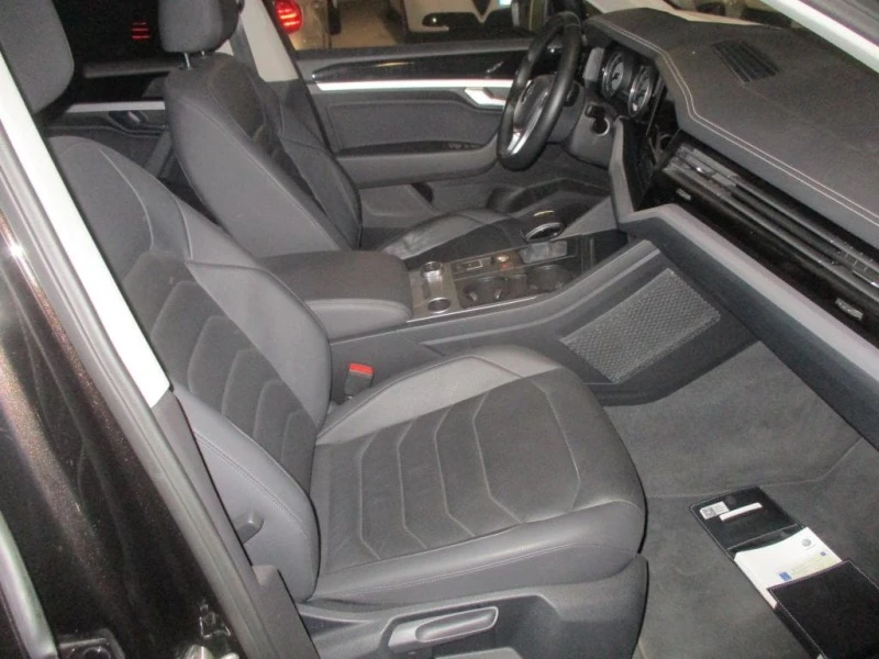 VW Touareg 3.0 TDI , снимка 10 - Автомобили и джипове - 42545061