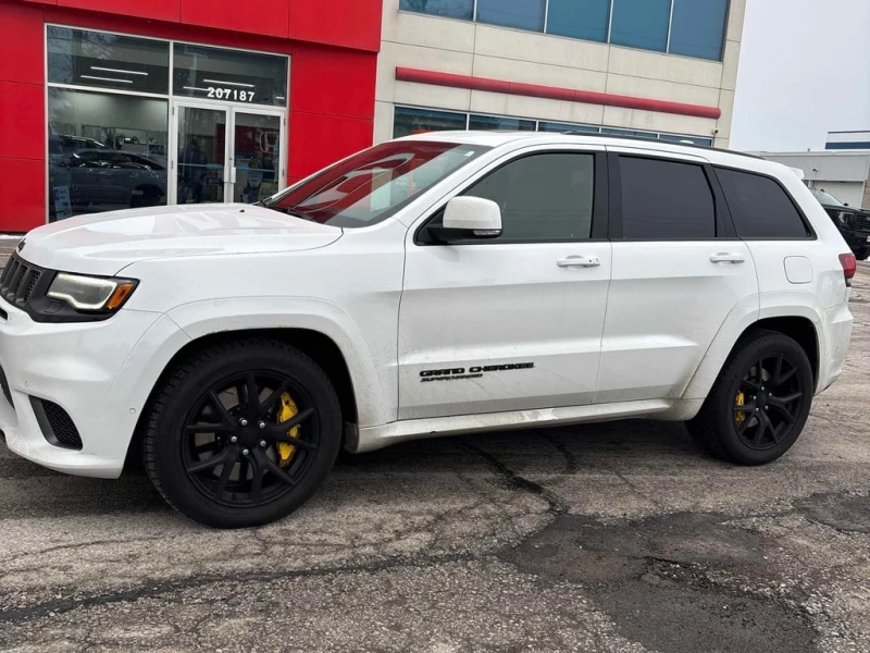 Jeep Grand cherokee * Trackhawk * CARFAX * БЕЗ ПЪРВОНАЧАЛНА ВНОСКА, снимка 2 - Автомобили и джипове - 52652866