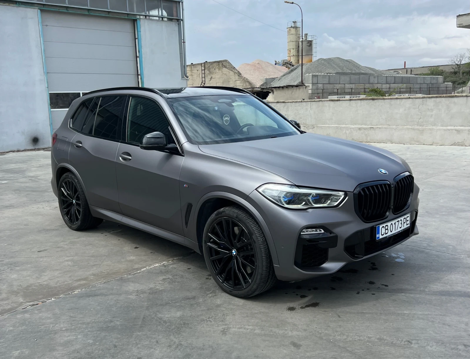BMW X5 M50i - изображение 8