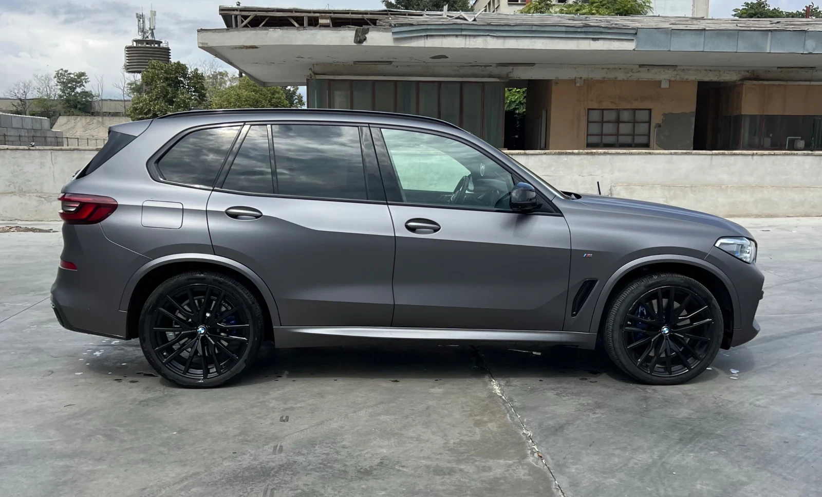 BMW X5 M50i - изображение 7