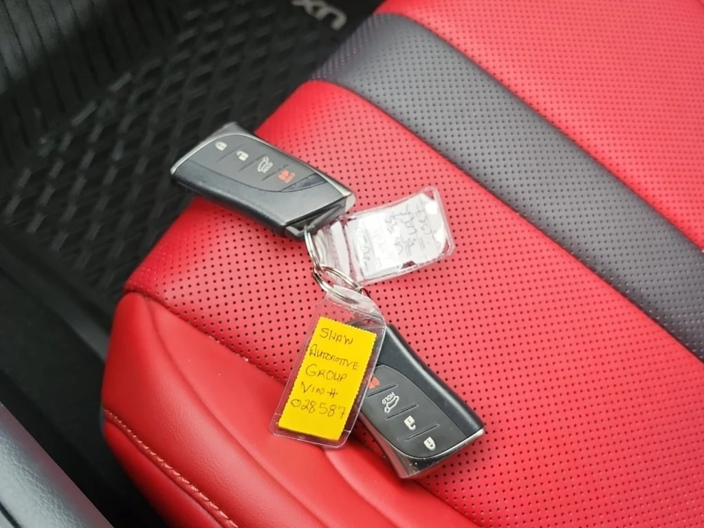 Lexus UX * 250H * CARFAX *  - изображение 8