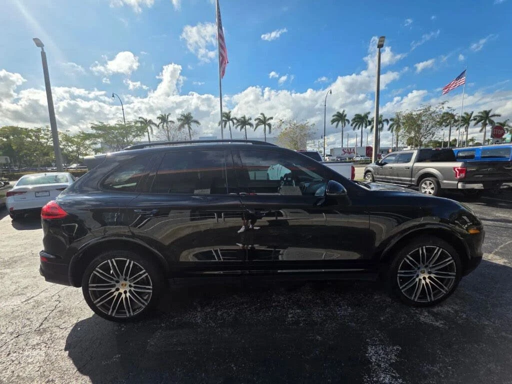 Porsche Cayenne Platinum Edition * PANO* АвтоКредит* (Цена до БГ), снимка 4 - Автомобили и джипове - 53751508