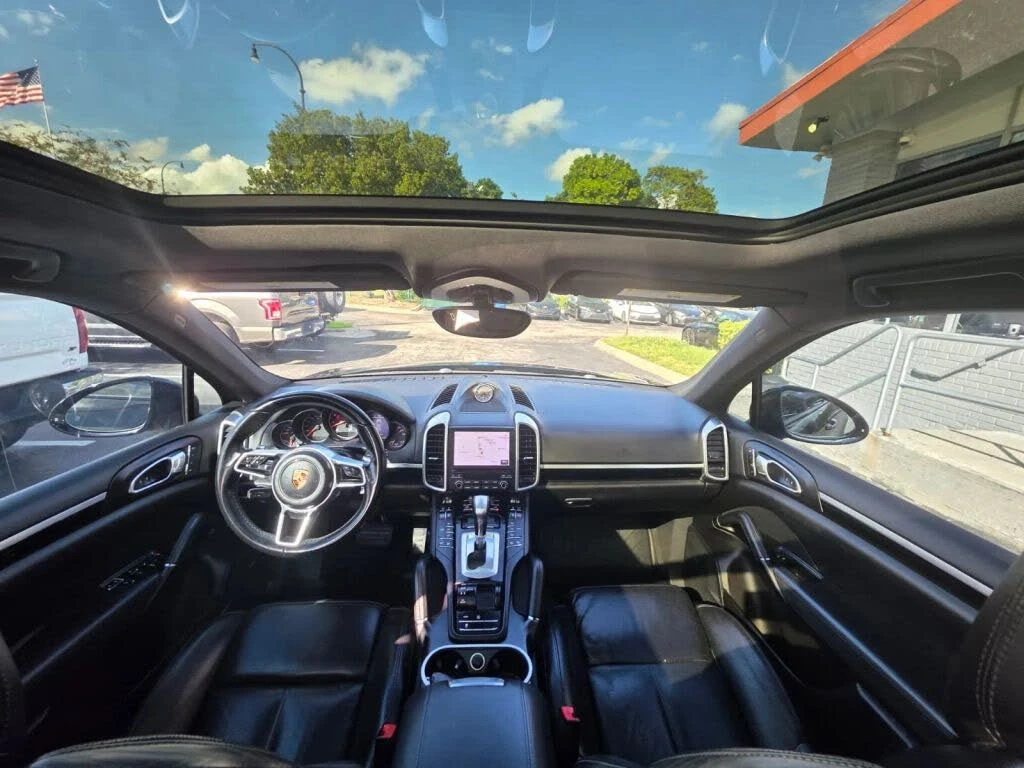 Porsche Cayenne Platinum Edition * PANO* АвтоКредит* (Цена до БГ), снимка 12 - Автомобили и джипове - 53751508