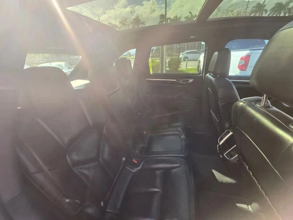 Porsche Cayenne Platinum Edition * PANO* АвтоКредит* (Цена до БГ), снимка 17 - Автомобили и джипове - 53751508