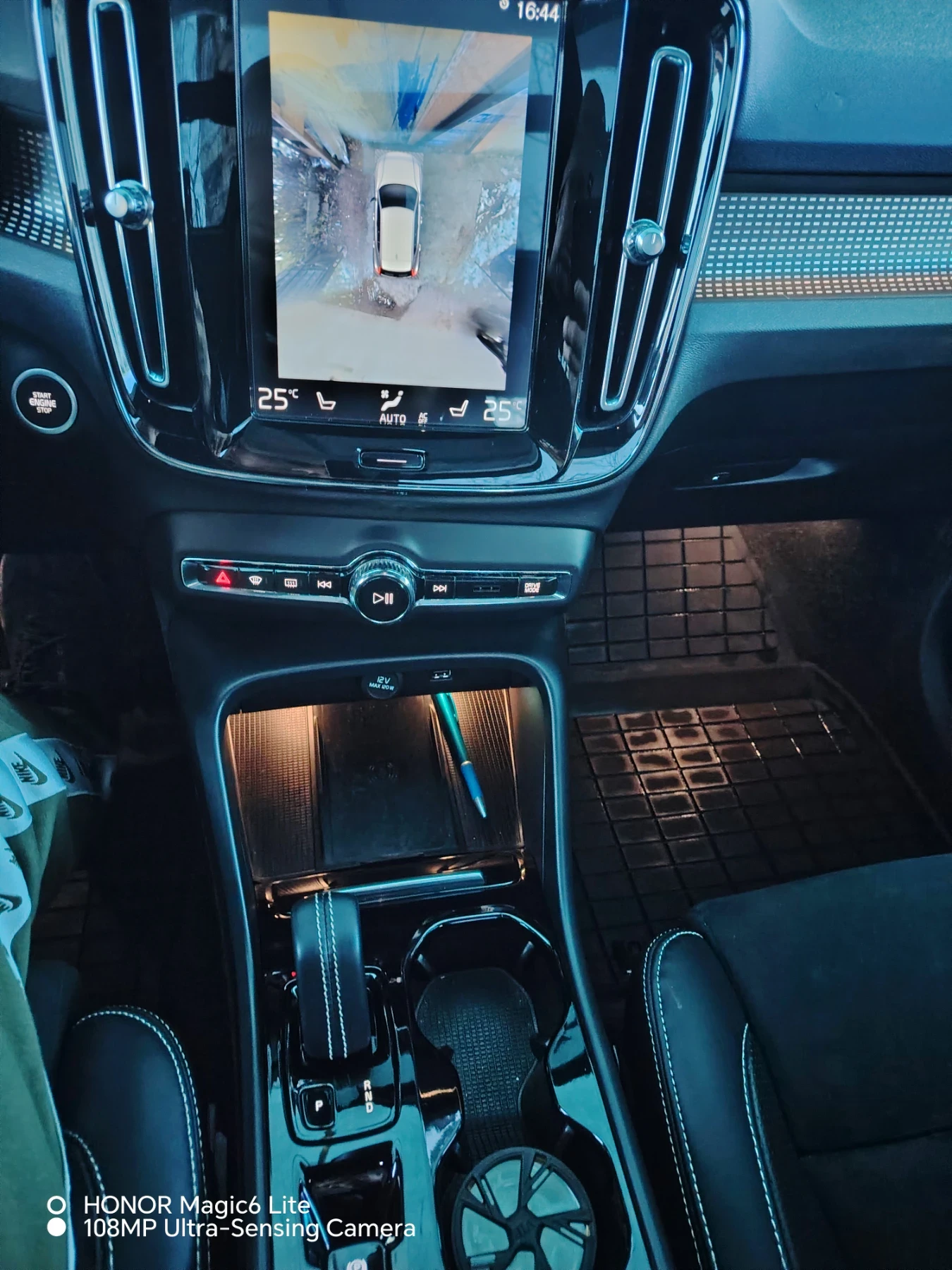 Volvo XC40, снимка 6 - Автомобили и джипове - 54001433