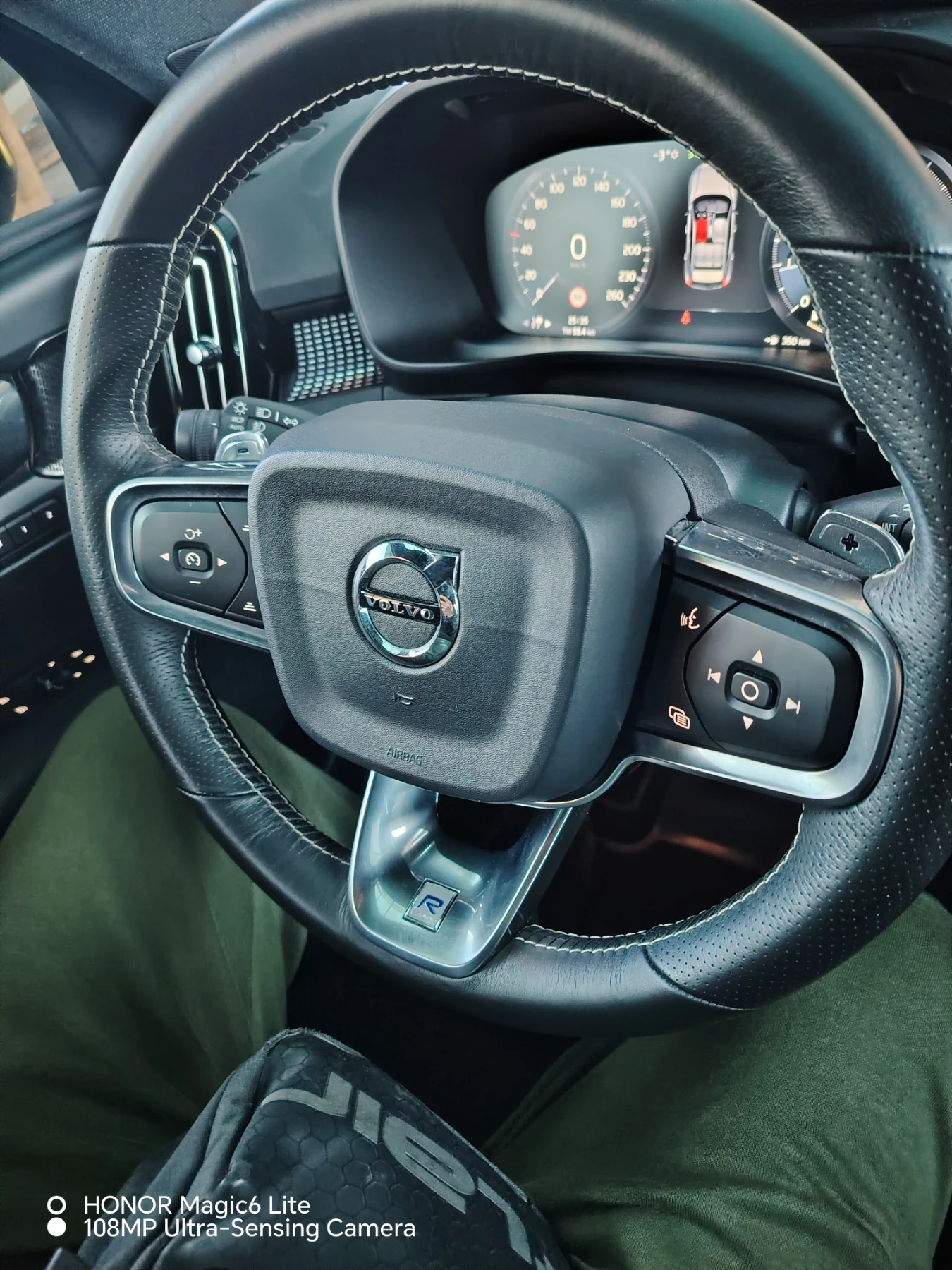 Volvo XC40, снимка 5 - Автомобили и джипове - 54001433