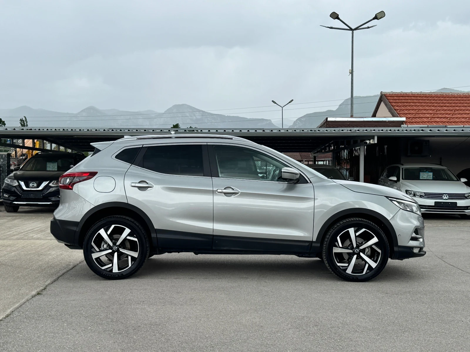 Nissan Qashqai 1.7DCI 4x4 АВТОМАТ КОЖА ПАНОРАМА НАВИГАЦИЯ, снимка 4 - Автомобили и джипове - 54479196