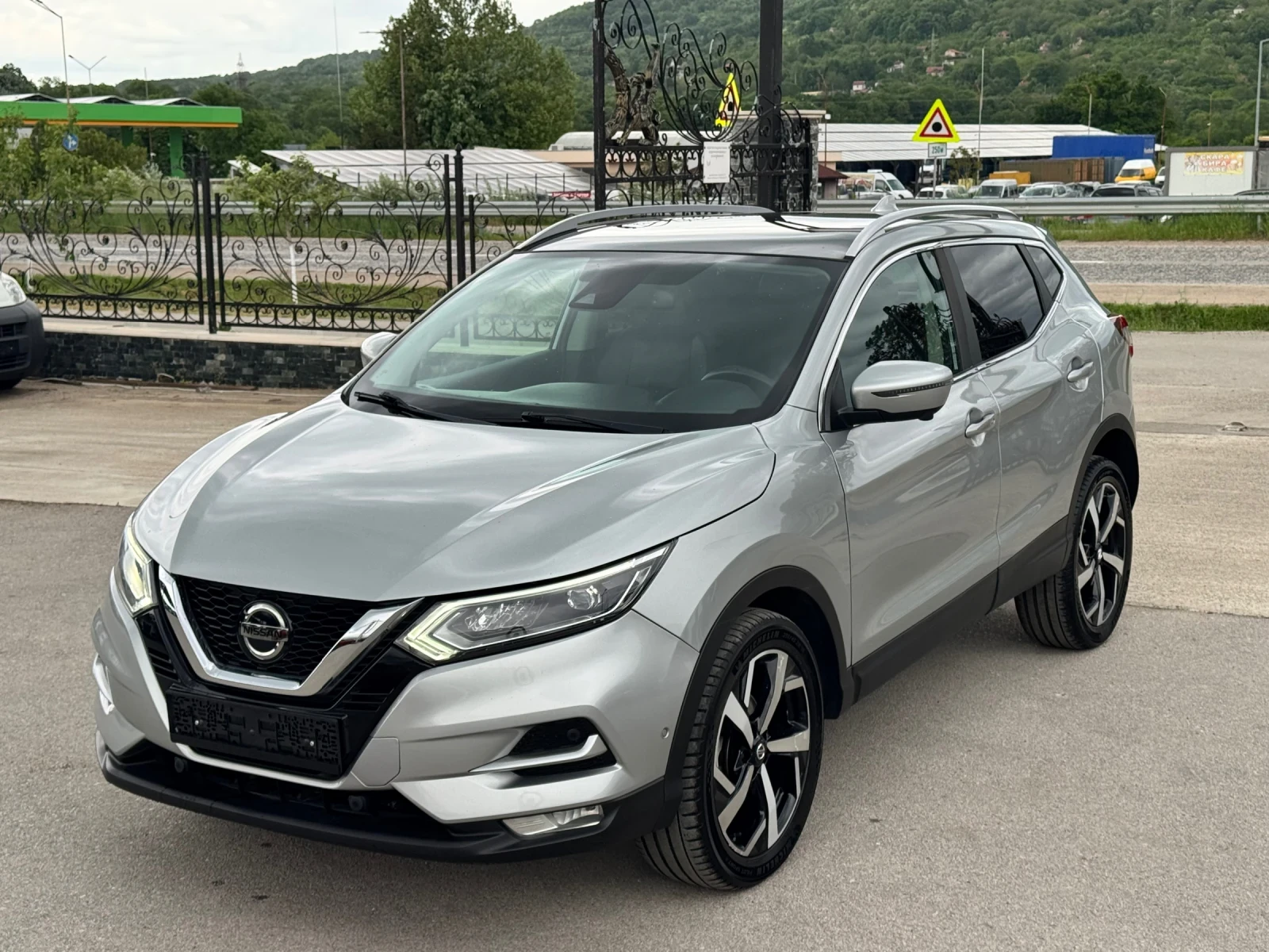 Nissan Qashqai 1.7DCI 4x4 АВТОМАТ КОЖА ПАНОРАМА НАВИГАЦИЯ