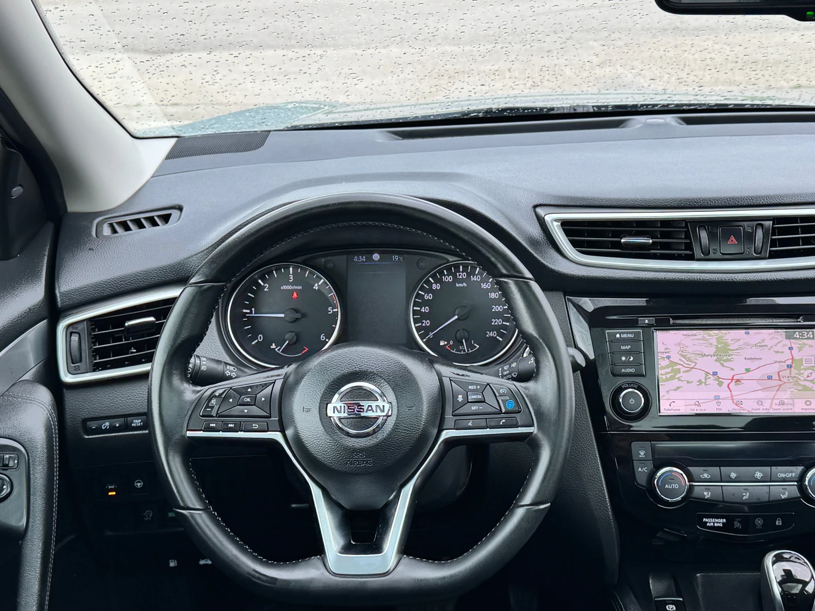 Nissan Qashqai 1.7DCI 4x4 АВТОМАТ КОЖА ПАНОРАМА НАВИГАЦИЯ, снимка 12 - Автомобили и джипове - 54479196