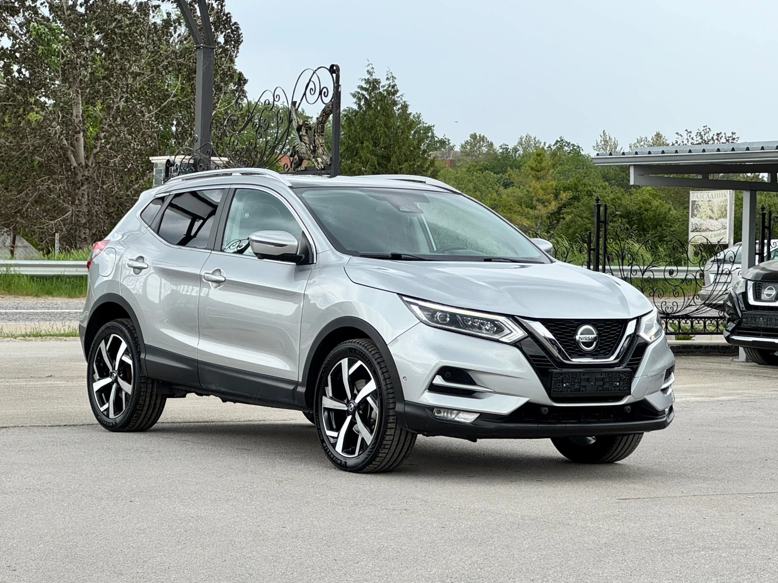 Nissan Qashqai 1.7DCI 4x4 АВТОМАТ КОЖА ПАНОРАМА НАВИГАЦИЯ, снимка 5 - Автомобили и джипове - 54479196