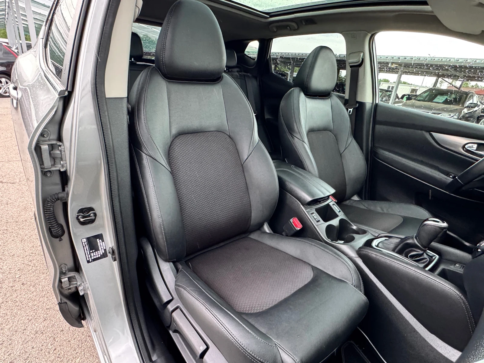 Nissan Qashqai 1.7DCI 4x4 АВТОМАТ КОЖА ПАНОРАМА НАВИГАЦИЯ, снимка 10 - Автомобили и джипове - 54479196
