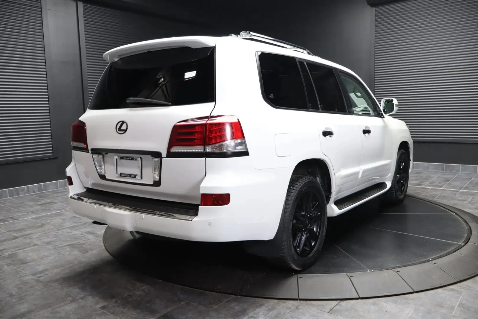 Lexus LX 570 BASE STANDART PACK * * CARFAX * * 7 МЕСТА * * , снимка 5 - Автомобили и джипове - 54569273