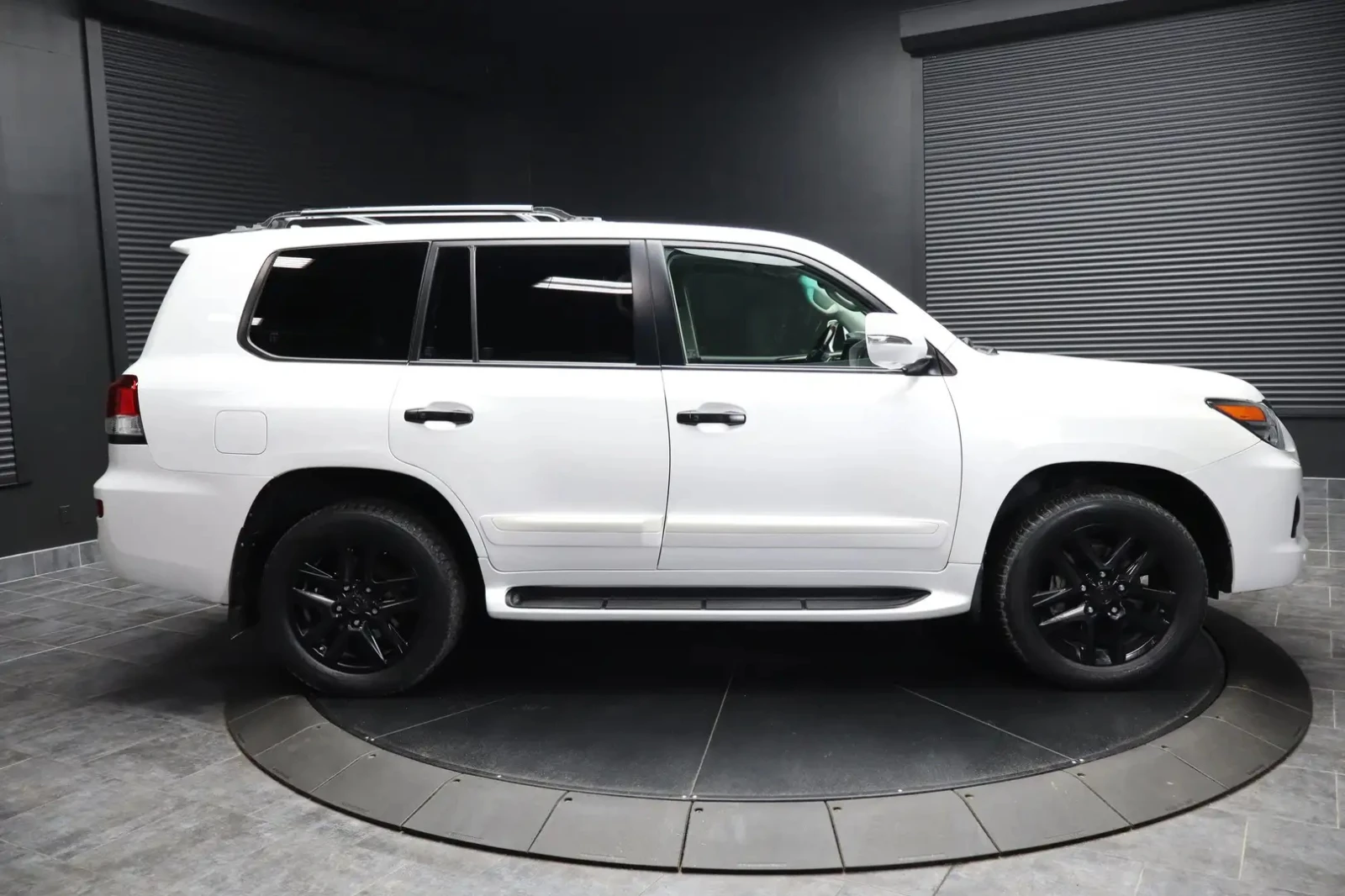 Lexus LX 570 BASE STANDART PACK * * CARFAX * * 7 МЕСТА * * , снимка 4 - Автомобили и джипове - 54569273