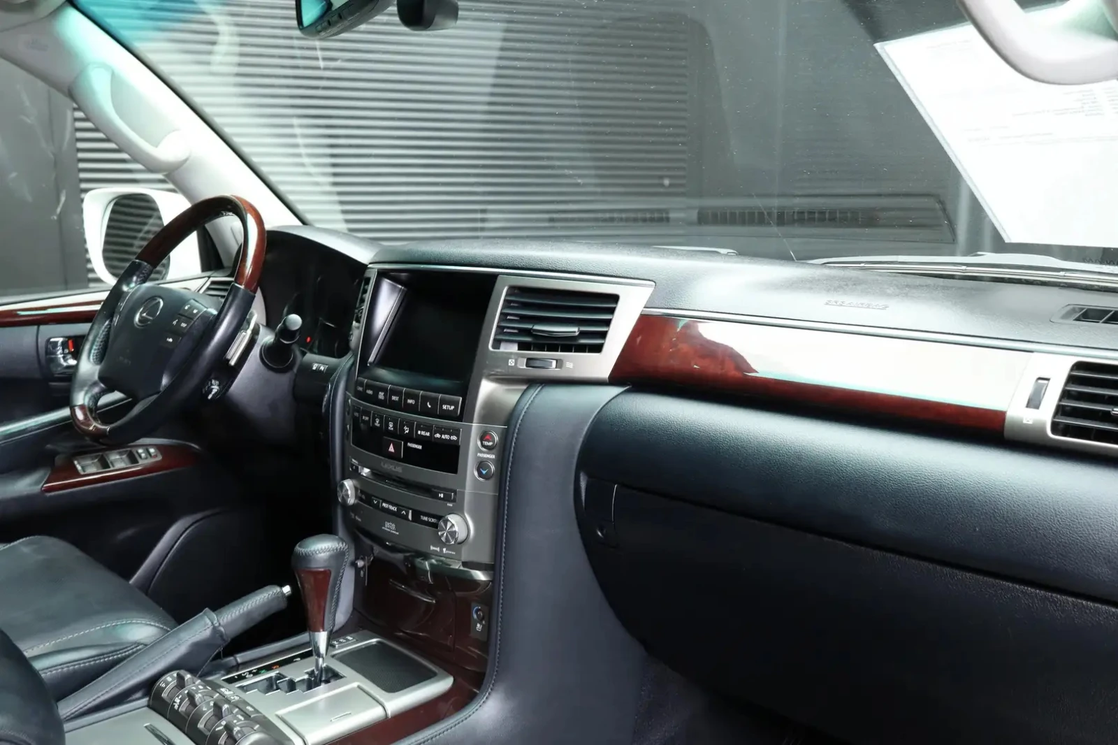 Lexus LX 570 BASE STANDART PACK * * CARFAX * * 7 МЕСТА * * , снимка 13 - Автомобили и джипове - 54569273