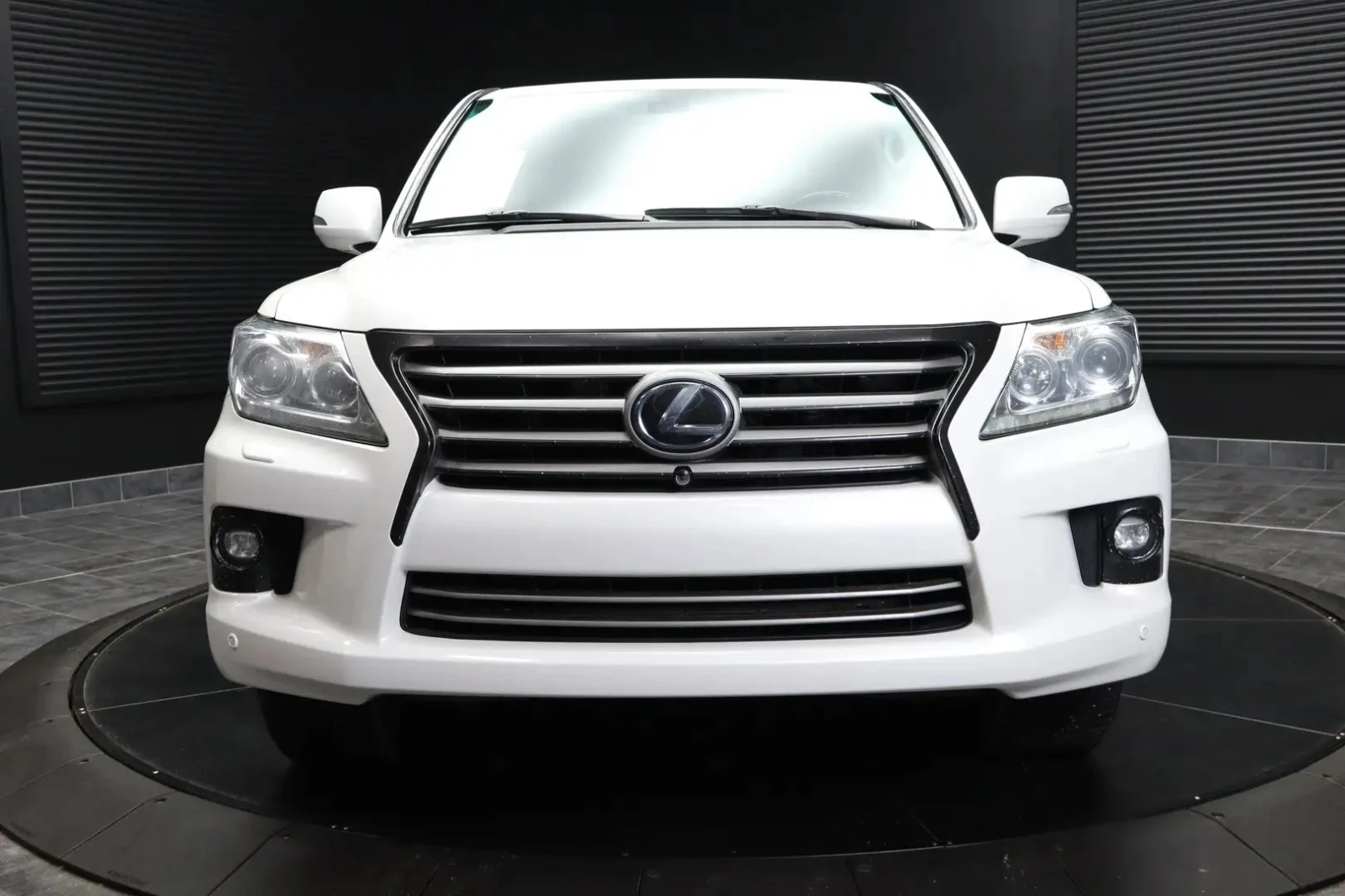 Lexus LX 570 BASE STANDART PACK * * CARFAX * * 7 МЕСТА * * , снимка 2 - Автомобили и джипове - 54569273