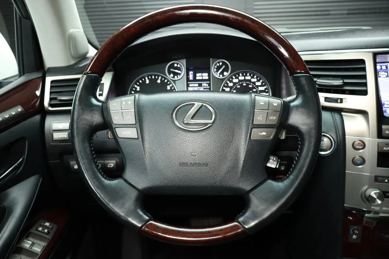 Lexus LX 570 BASE STANDART PACK * * CARFAX * * 7 МЕСТА * * , снимка 12 - Автомобили и джипове - 54569273