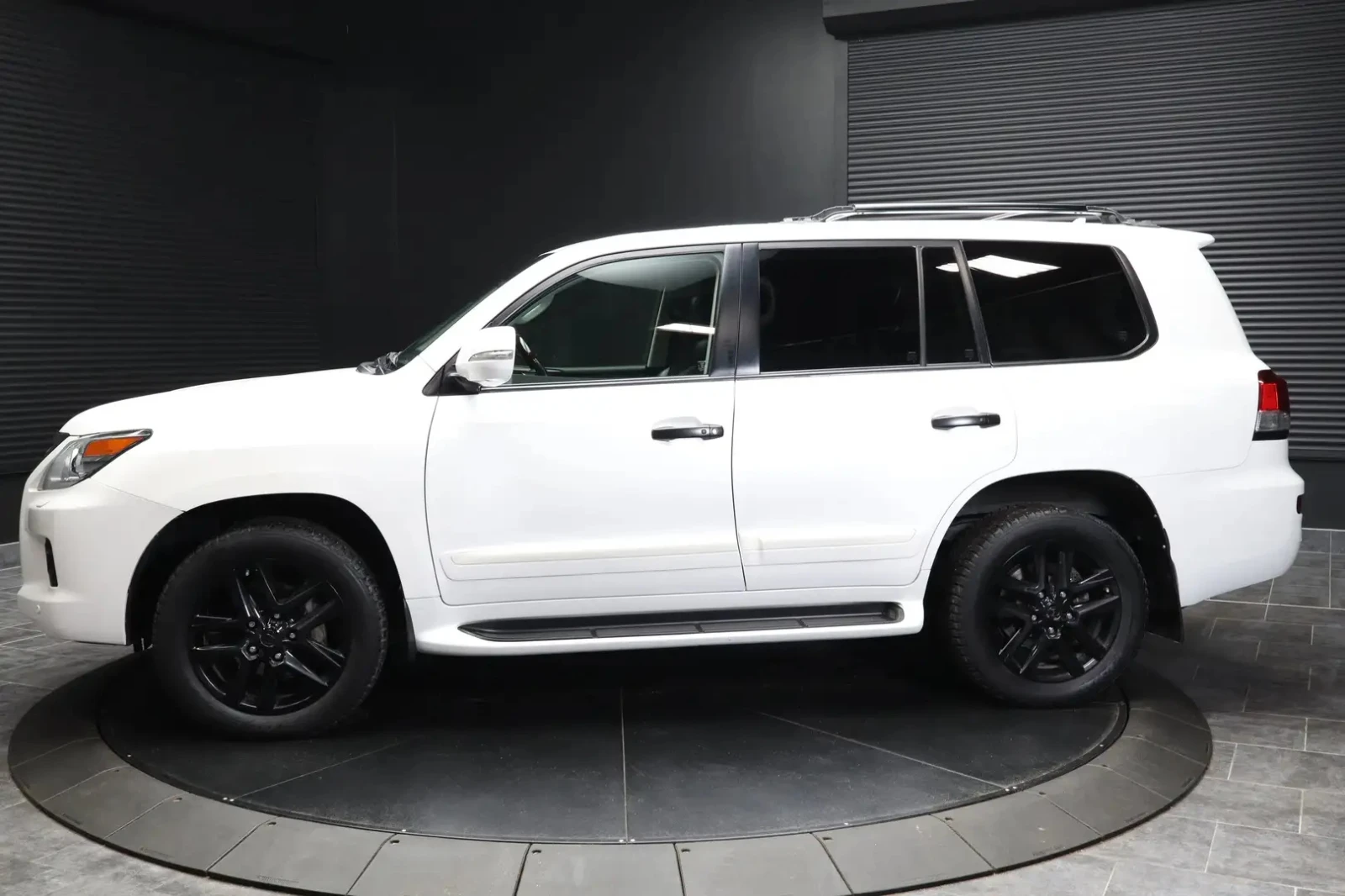 Lexus LX 570 BASE STANDART PACK * * CARFAX * * 7 МЕСТА * * , снимка 8 - Автомобили и джипове - 54569273