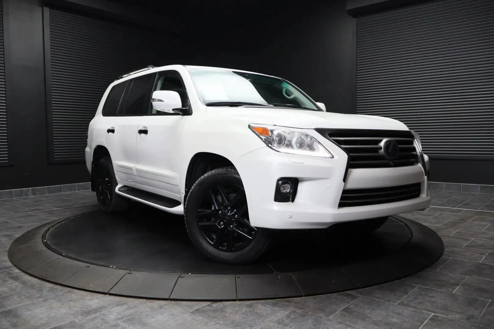Lexus LX 570 BASE STANDART PACK * * CARFAX * * 7 МЕСТА * * , снимка 3 - Автомобили и джипове - 54569273