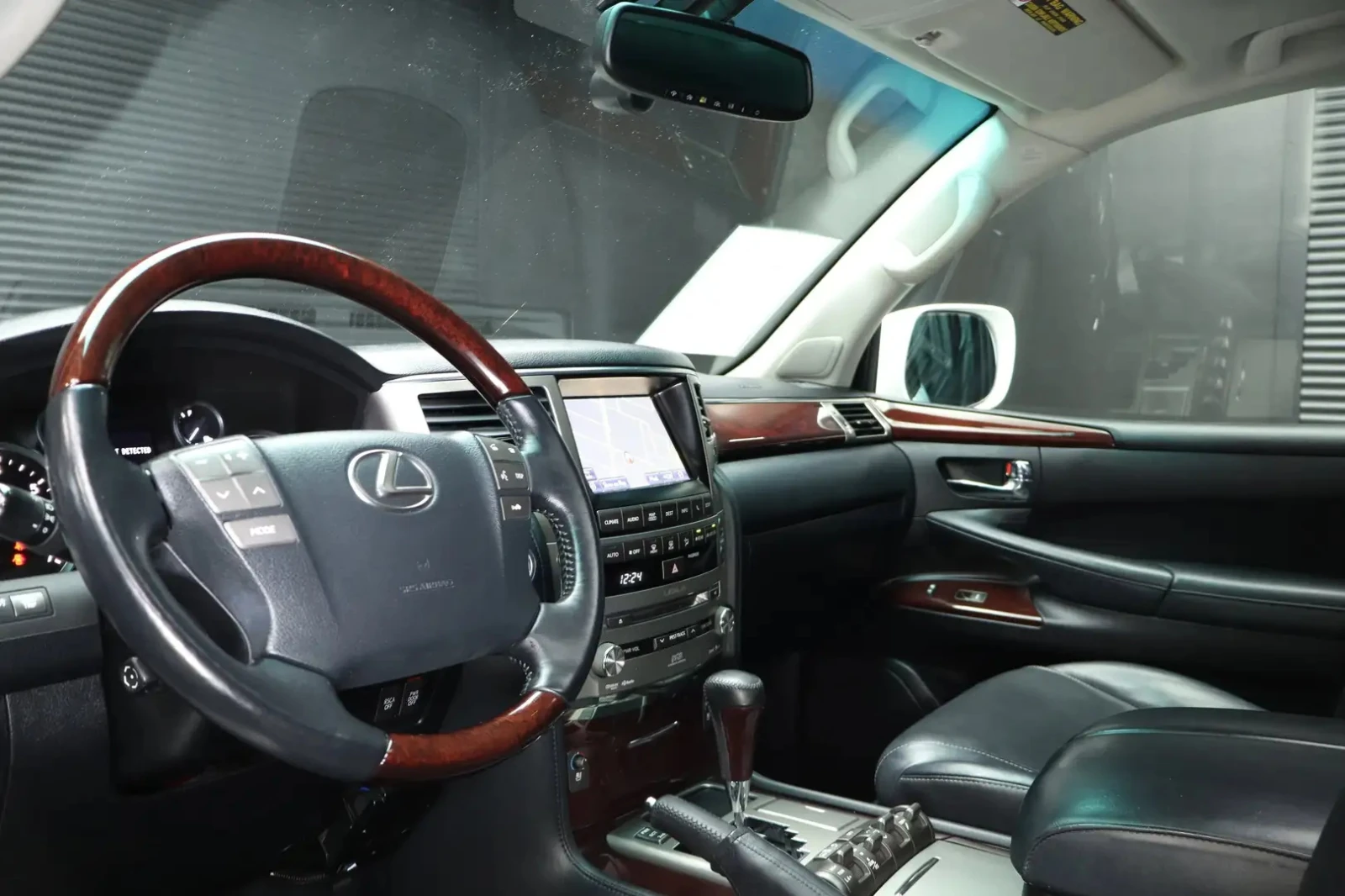 Lexus LX 570 BASE STANDART PACK * * CARFAX * * 7 МЕСТА * * , снимка 10 - Автомобили и джипове - 54569273