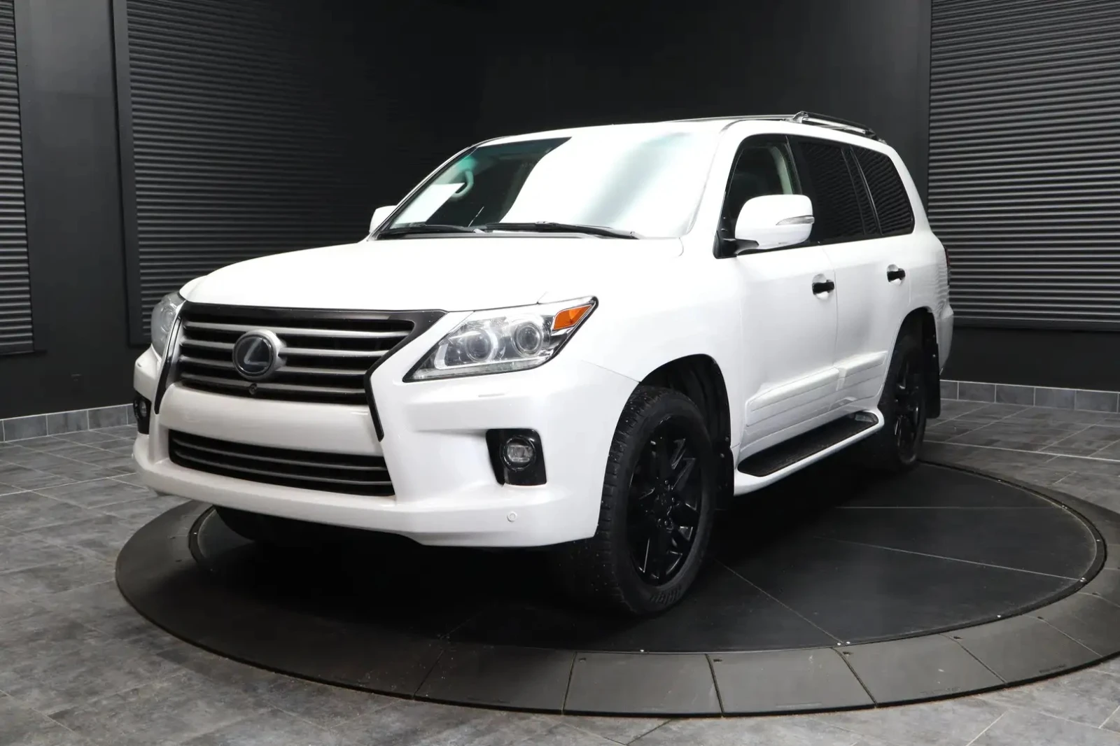 Lexus LX 570 BASE STANDART PACK * * CARFAX * * 7 МЕСТА * * 