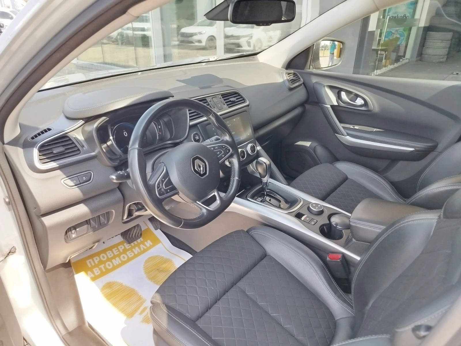 Renault Kadjar 1.3 TCe/160 к.с., снимка 10 - Автомобили и джипове - 55920416