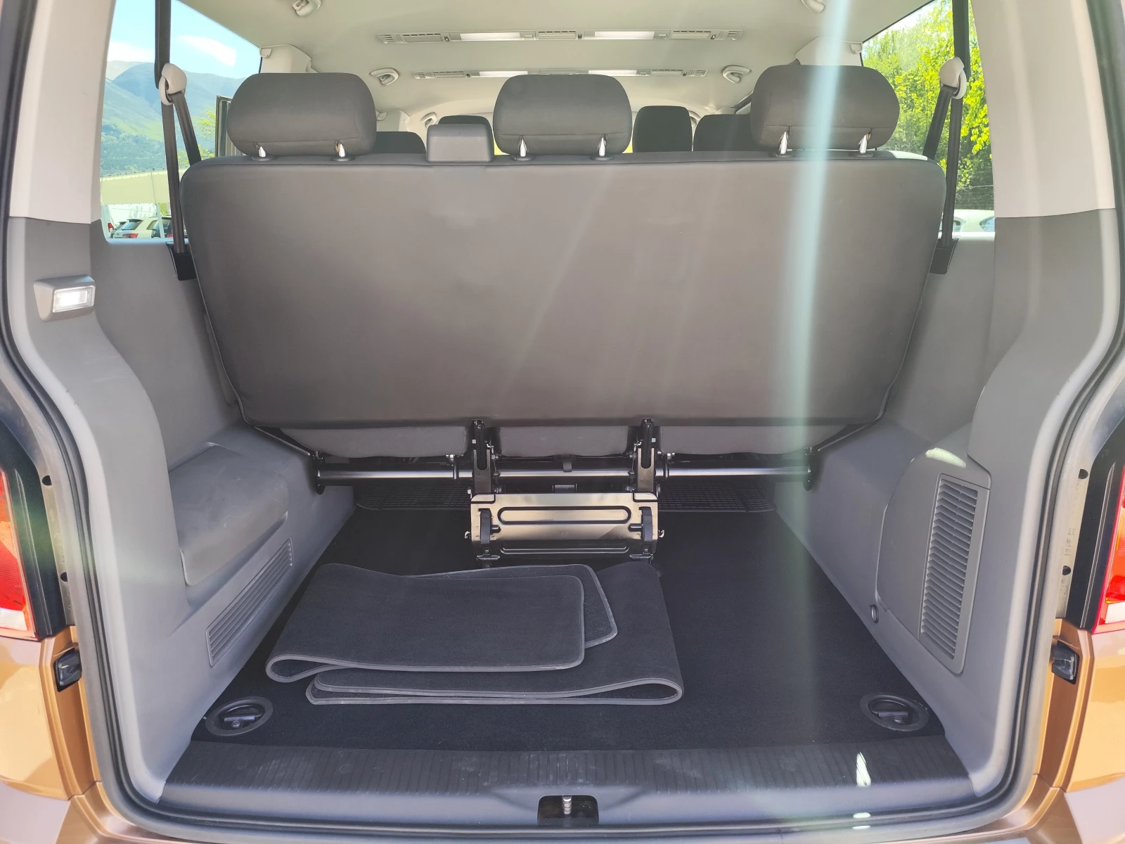 VW Caravelle 2.0TDi* 4MOTION* 9MECTA* EВРО 6D* NAVI* CARPLAY* , снимка 15 - Бусове и автобуси - 54304749